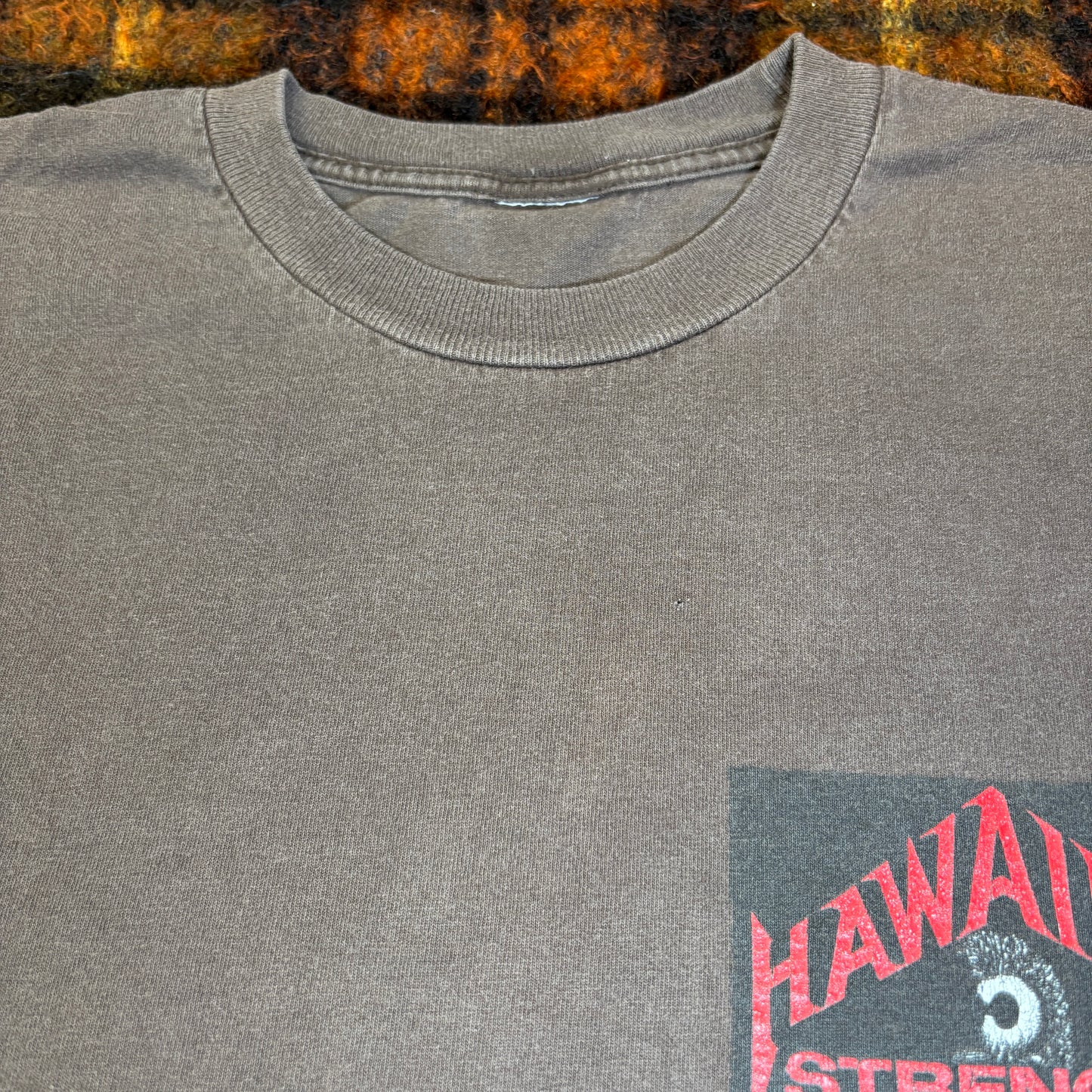 【HAWAIIAN SOVEREIGNTY】ONIPA‘A Tシャツ|ハワイ伝統×戦士グラフィック