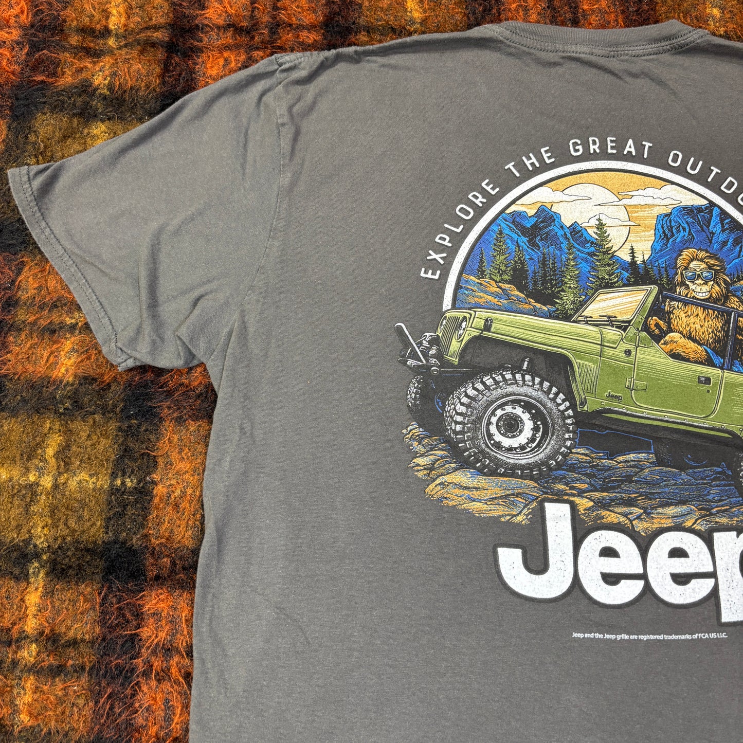 【Jeep公式】ビッグフット オフロードTシャツ|アウトドア × SUVグラフィック