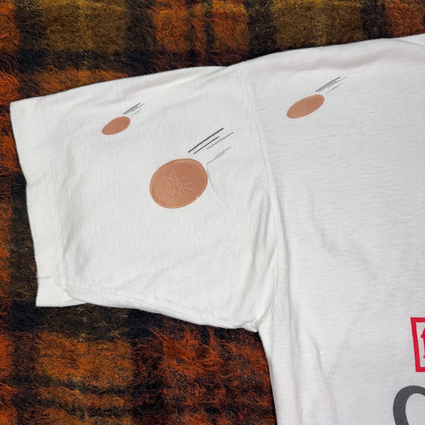 【ヴィンテージ風】Food City “Pay A Cent Event” 両面プリントTシャツ/ユニークペニーデザイン/USAカルチャー系・古着スタイルに◎