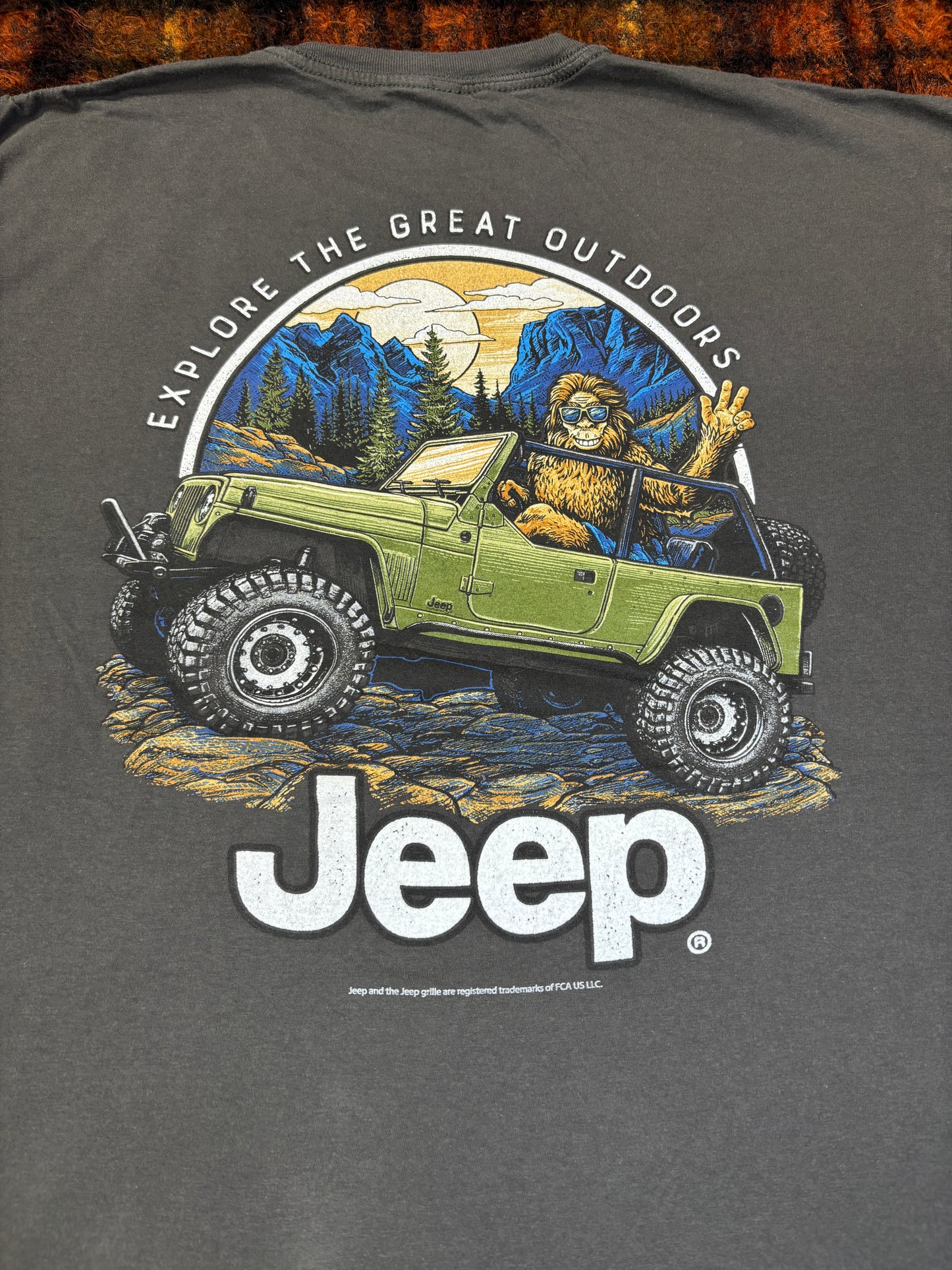 【Jeep公式】ビッグフット オフロードTシャツ|アウトドア × SUVグラフィック