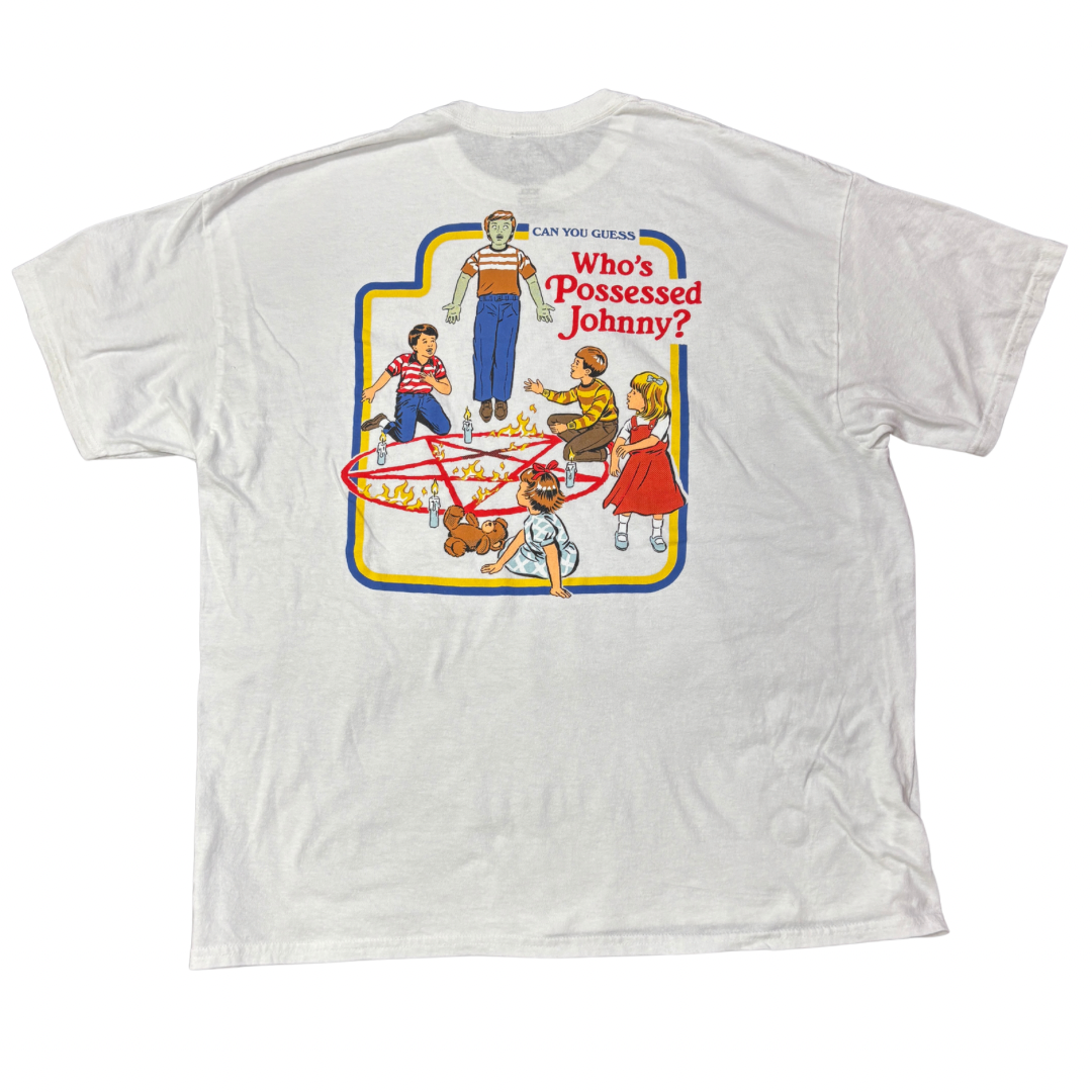 【Steven Rhodes】Who’s Possessed Johnny? ホラー風ヴィンテージTシャツ|ユーモア × ブラックジョーク × アートT