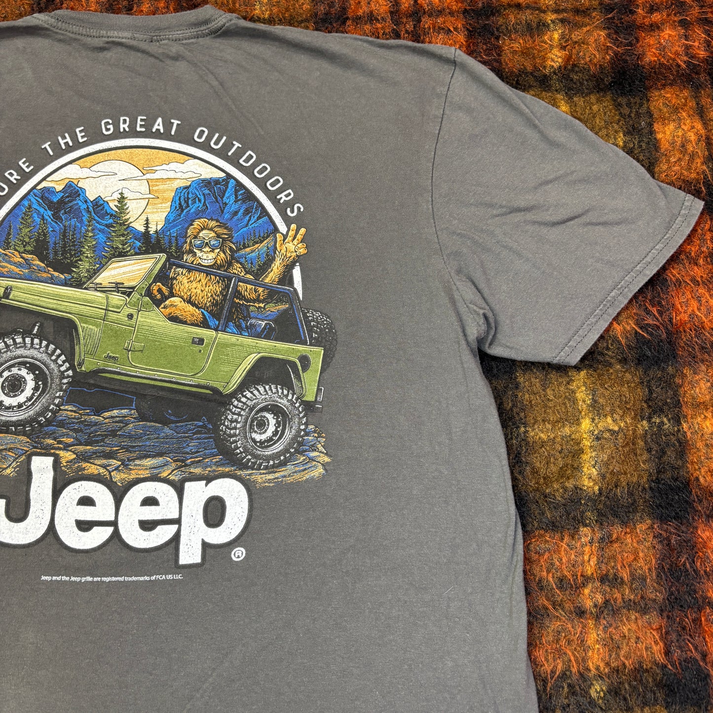 【Jeep公式】ビッグフット オフロードTシャツ|アウトドア × SUVグラフィック