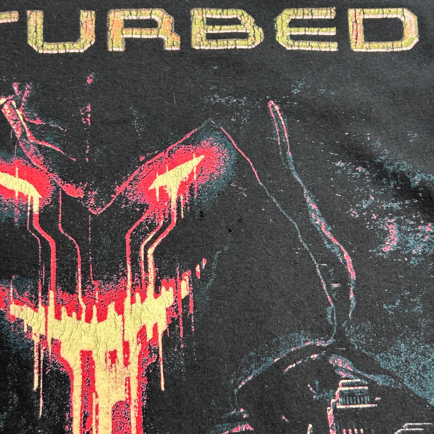【DISTURBED(ディスターブド)『DIVISIVE』ツアープリント バンドTシャツ】ブラック/7-16