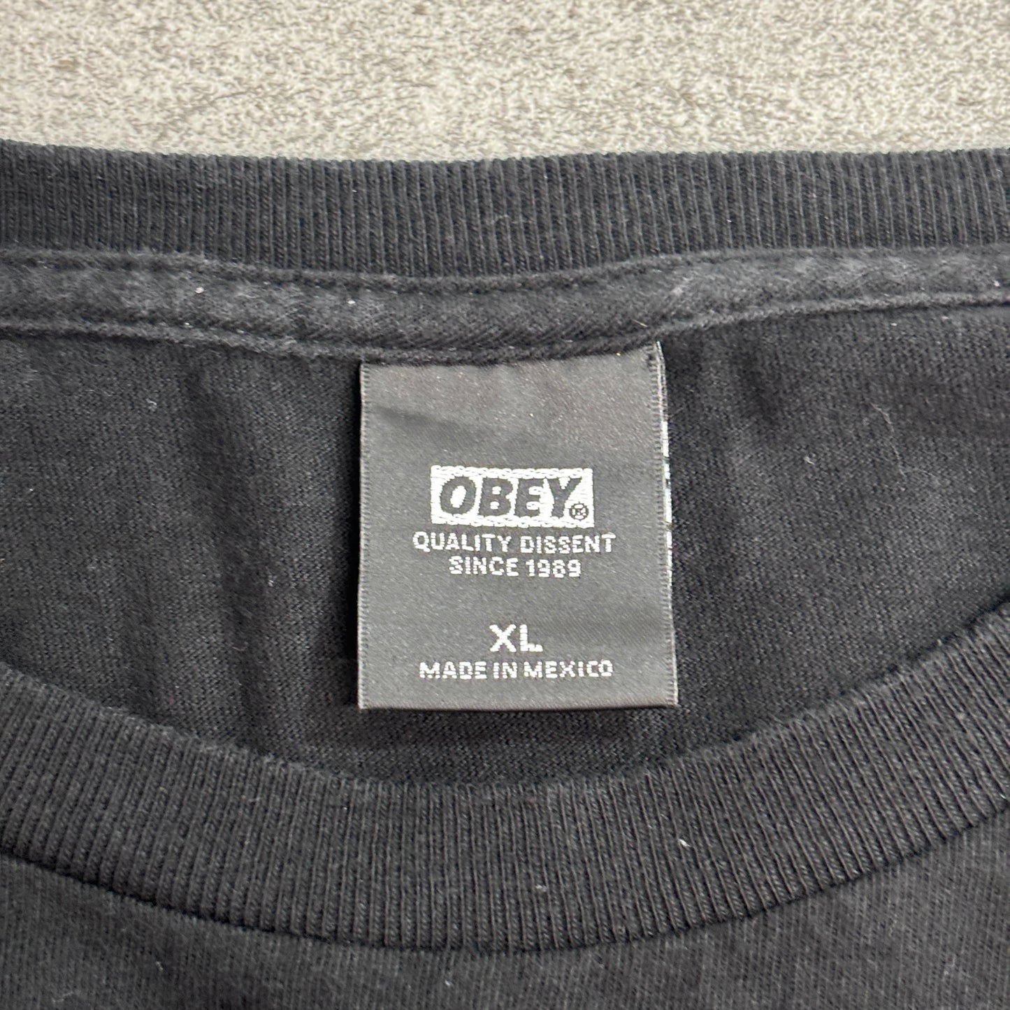 【OBEY フレイムフェイス 両袖プリント ロングスリーブTシャツ】OBEY / Quality Dissent Since 1989 / XL / MADE IN MEXICO/7-79