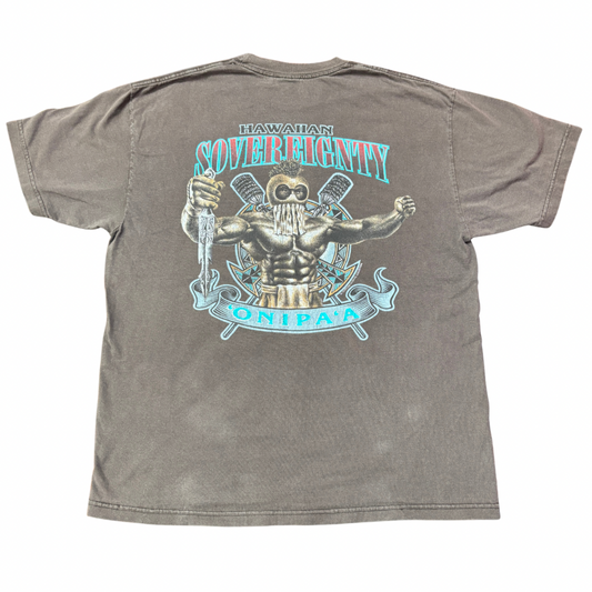 【HAWAIIAN SOVEREIGNTY】ONIPA‘A Tシャツ|ハワイ伝統×戦士グラフィック