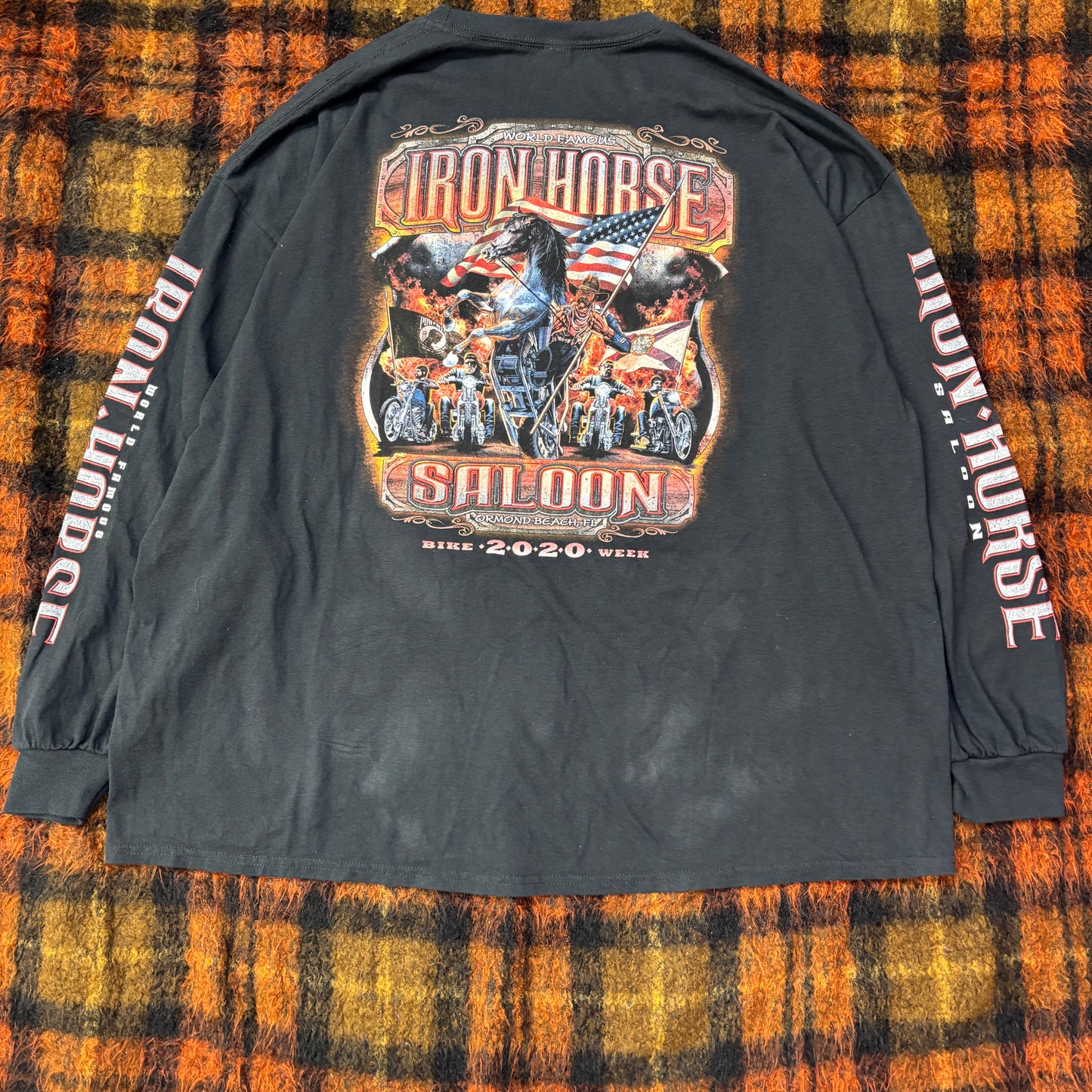 【2020年製】IRON HORSE SALOON ロンT|バイカーロングスリーブTシャツ アメリカ製風プリント USA国旗ポケット付き