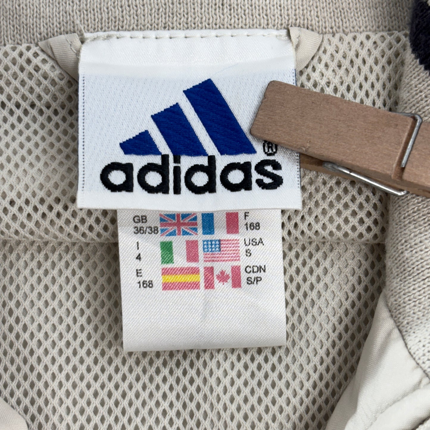 【90s ヴィンテージ】adidas アディダス トラックジャケット ホワイト 刺繍ロゴ Mサイズ相当