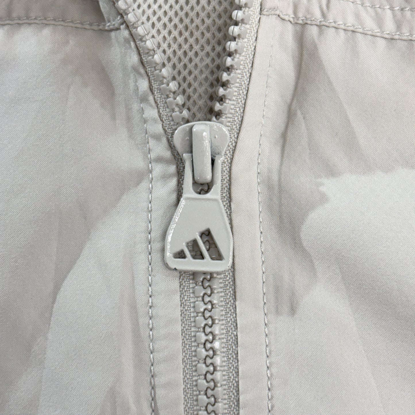 【90s ヴィンテージ】adidas アディダス トラックジャケット ホワイト 刺繍ロゴ Mサイズ相当