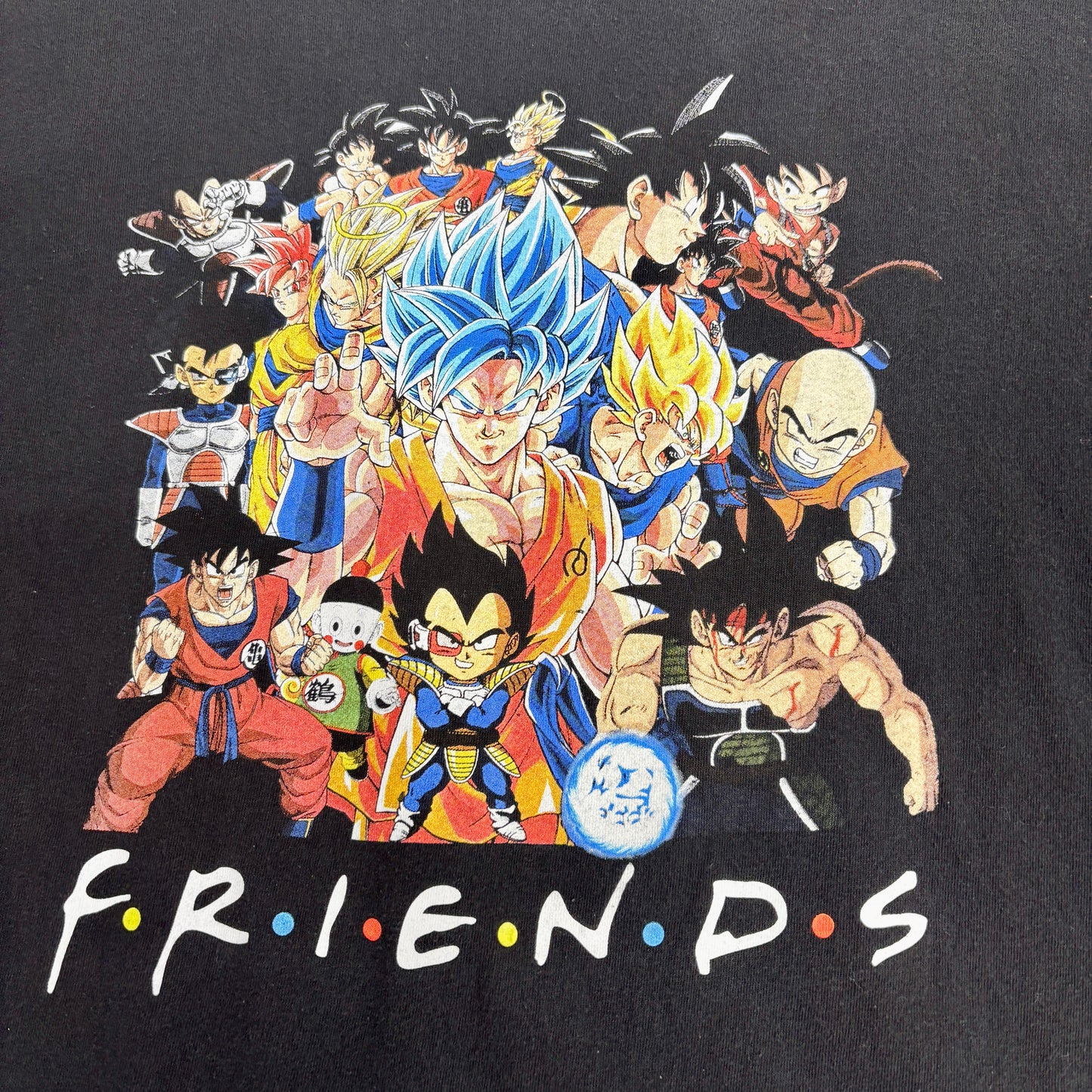 【ドラゴンボール×FRIENDS パロディ】人気キャラ大集合プリントTシャツ
