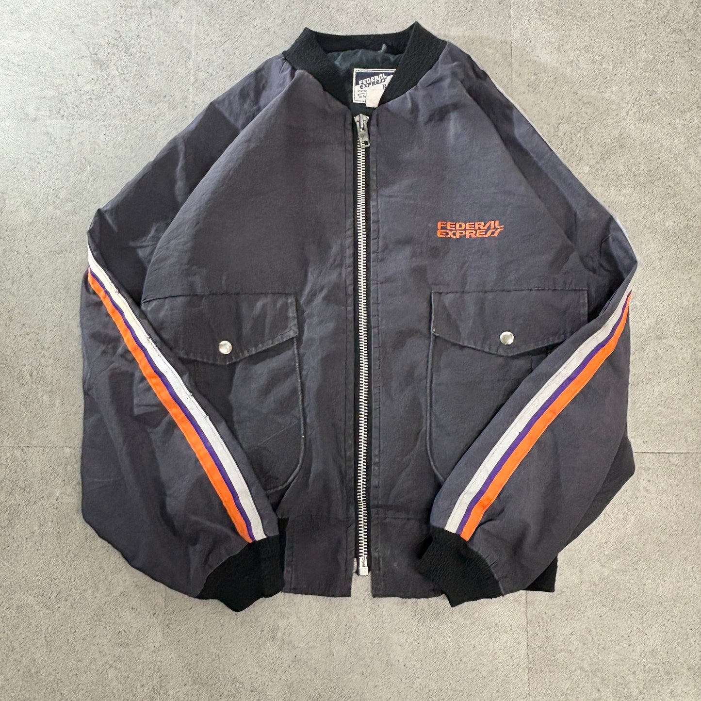 90s USA製 Federal Express(FedEx) Stan Hermanデザイン R&R Uniforms YKK/USAジップ 反射テープ ワークボンバージャケット L REG