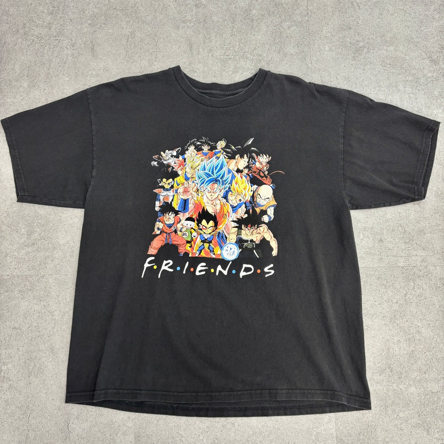 【ドラゴンボール×FRIENDS パロディ】人気キャラ大集合プリントTシャツ
