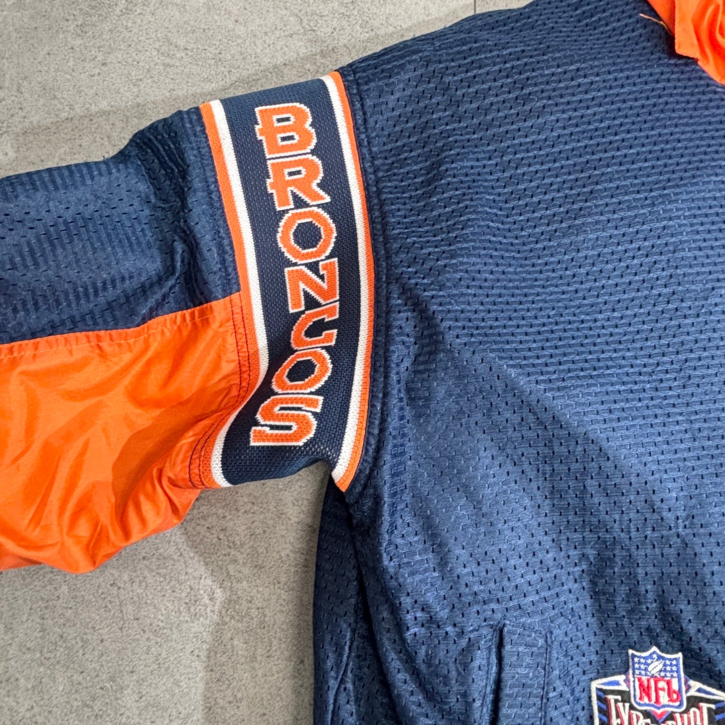 90s PRO PLAYER DENVER BRONCOS ナイロンジャケット ネイビー×オレンジ 刺繍ロゴ NFL公式モデル リバーシブル