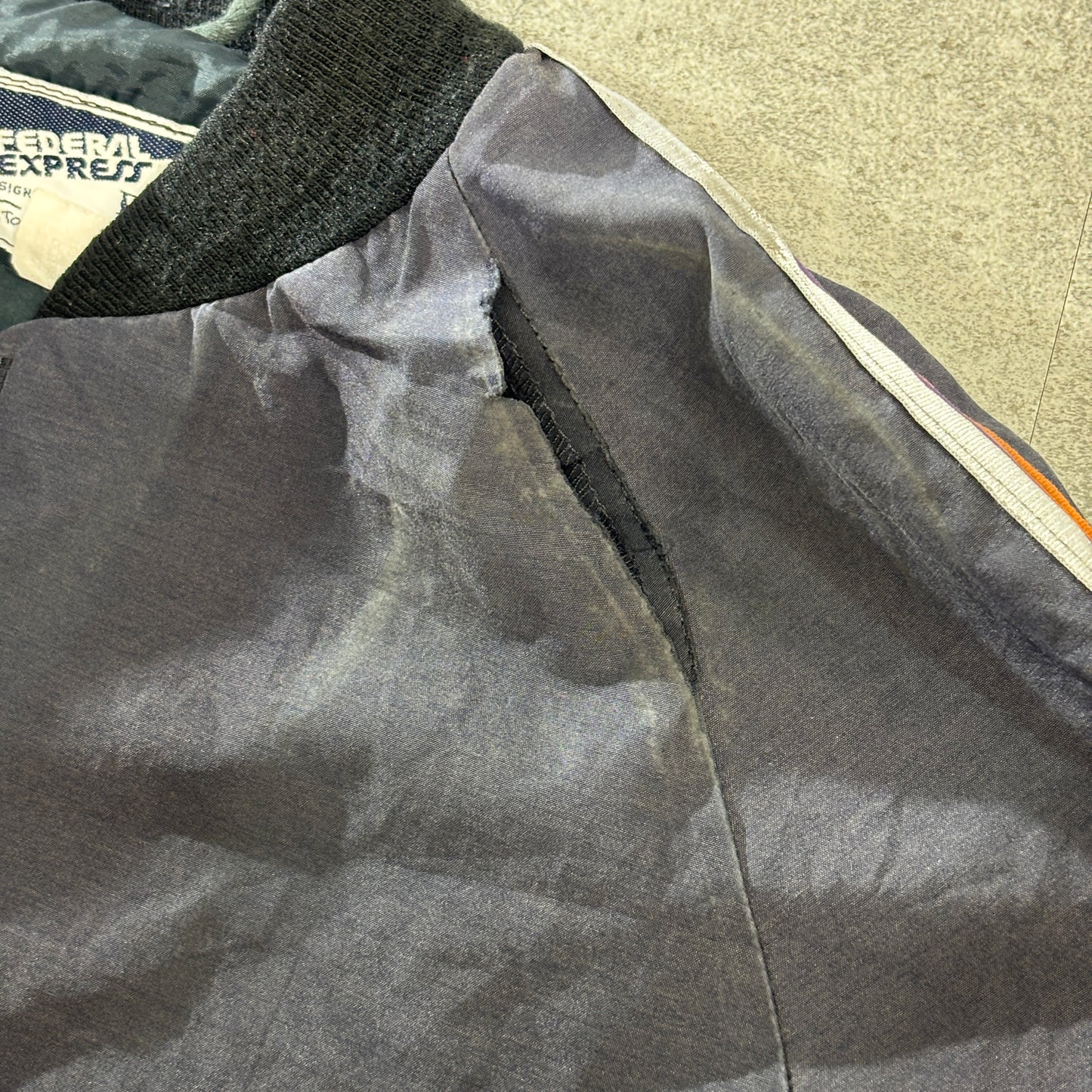 90s USA製 Federal Express(FedEx) Stan Hermanデザイン R&R Uniforms YKK/USAジップ 反射テープ ワークボンバージャケット L REG