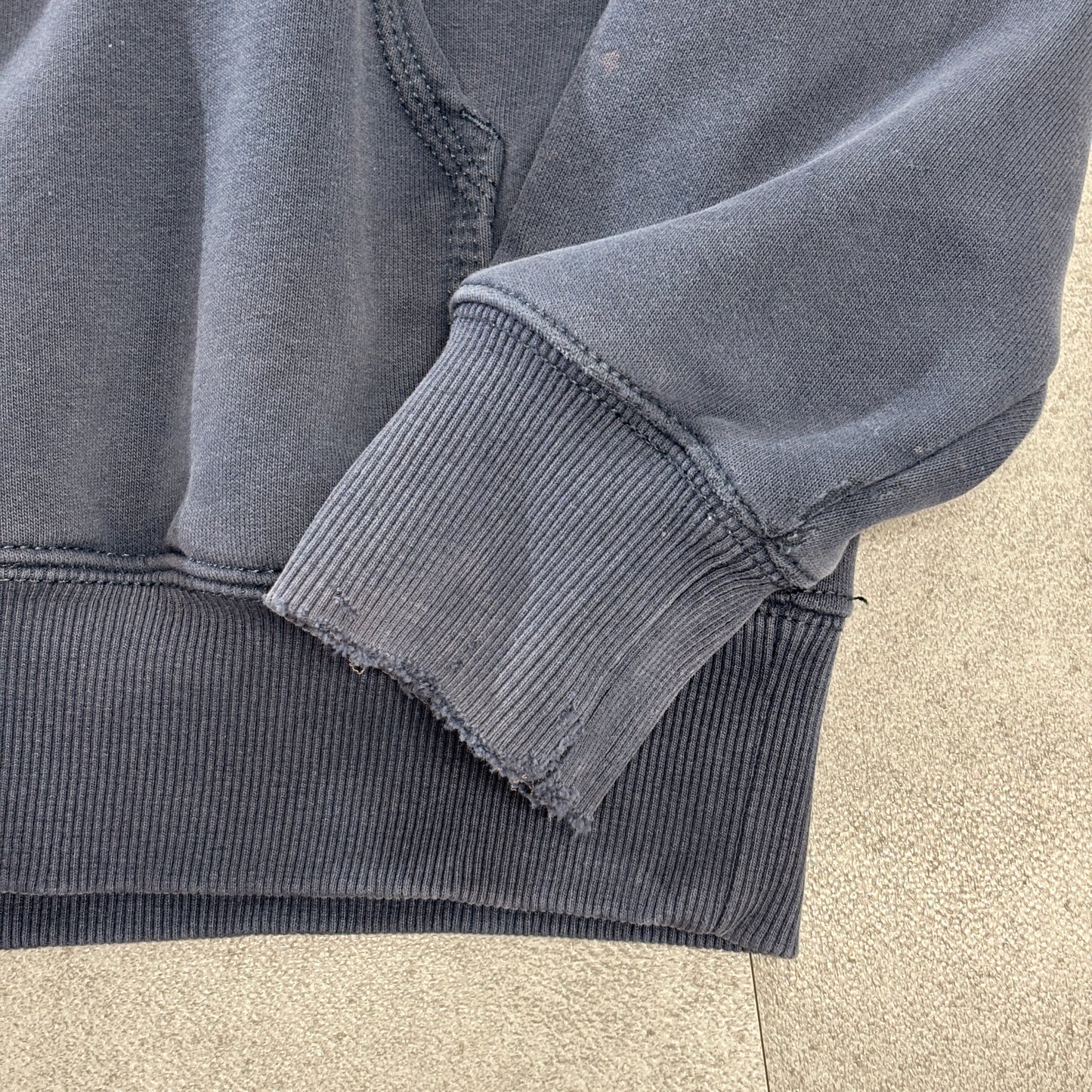 Carhartt カーハート 裏起毛 ハーフジップ パーカー グレー系 Lサイズ 企業刺繍入り 古着 スウェットフーディ