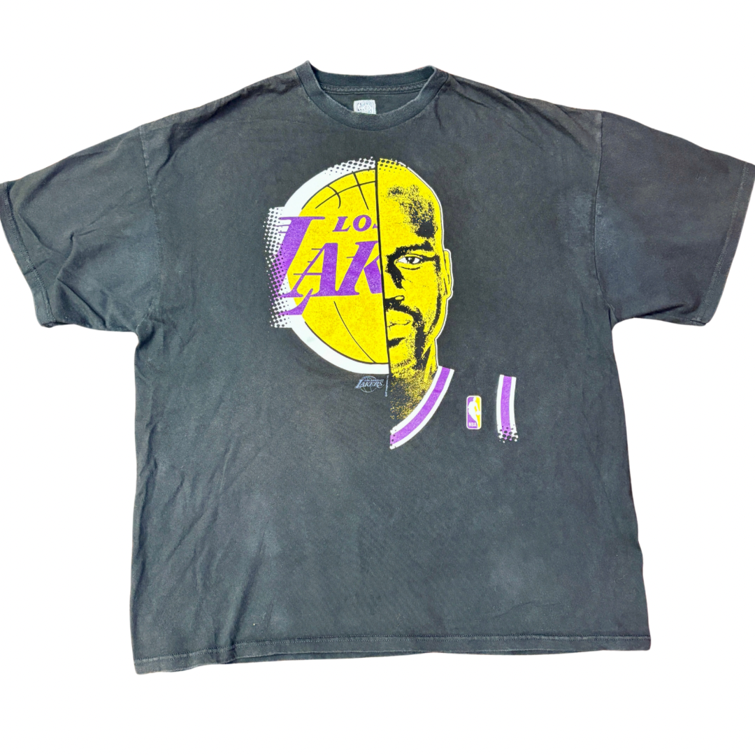 【NBA公式】SHAQ × LAKERS ヴィンテージ風 Tシャツ|シャキール・オニール ロゴデザイン