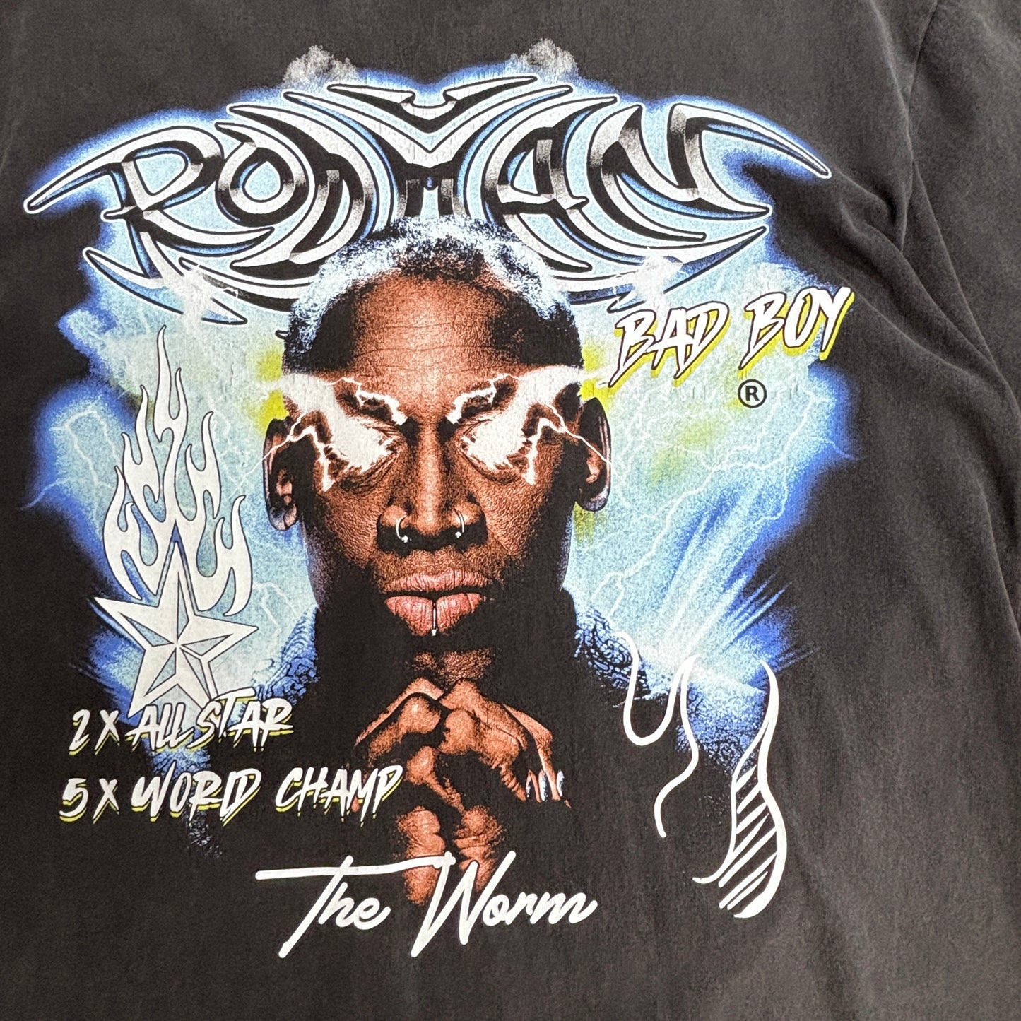 【Rodman Apparel Dennis Rodman “Bad Boy” プリントTシャツ】ブラックp/7-22