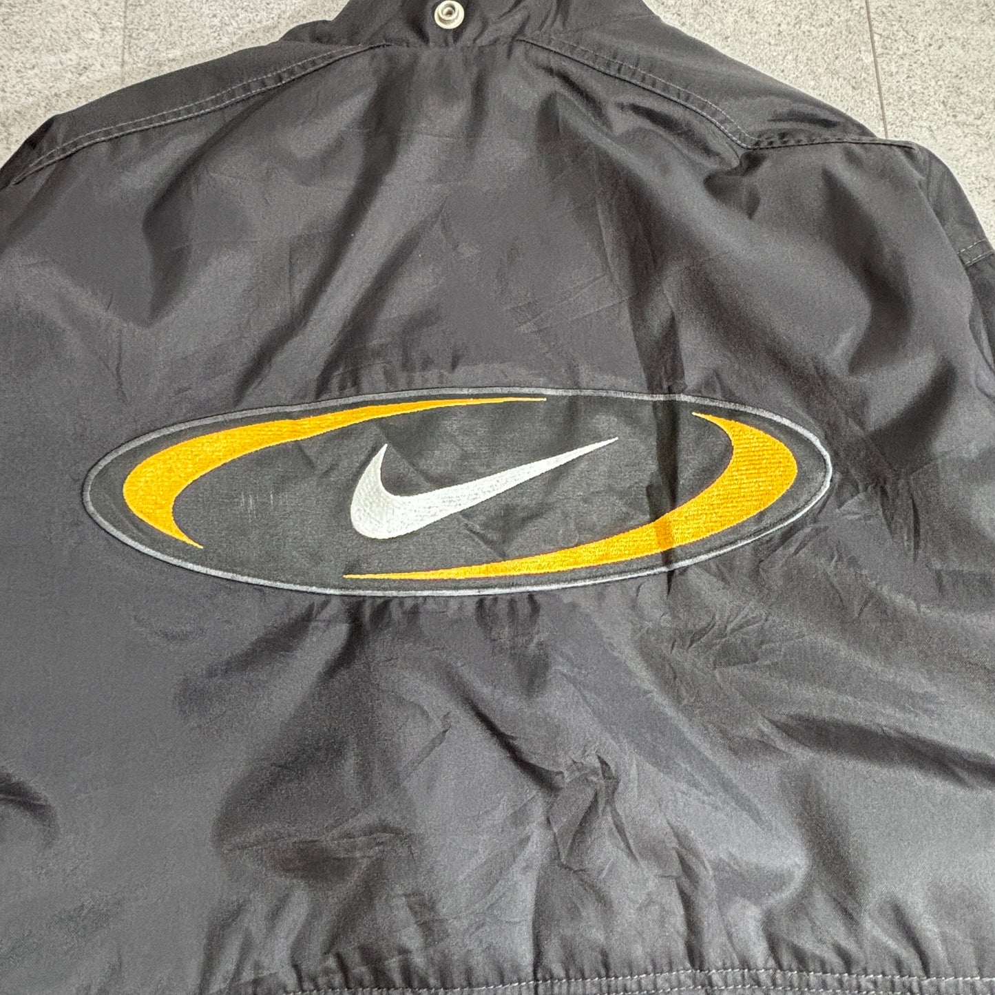 NIKE 90s ナイロンジャケット ブラック×イエロー リバーシブル仕様 スウォッシュ刺繍 インド製 Sサイズ1-9