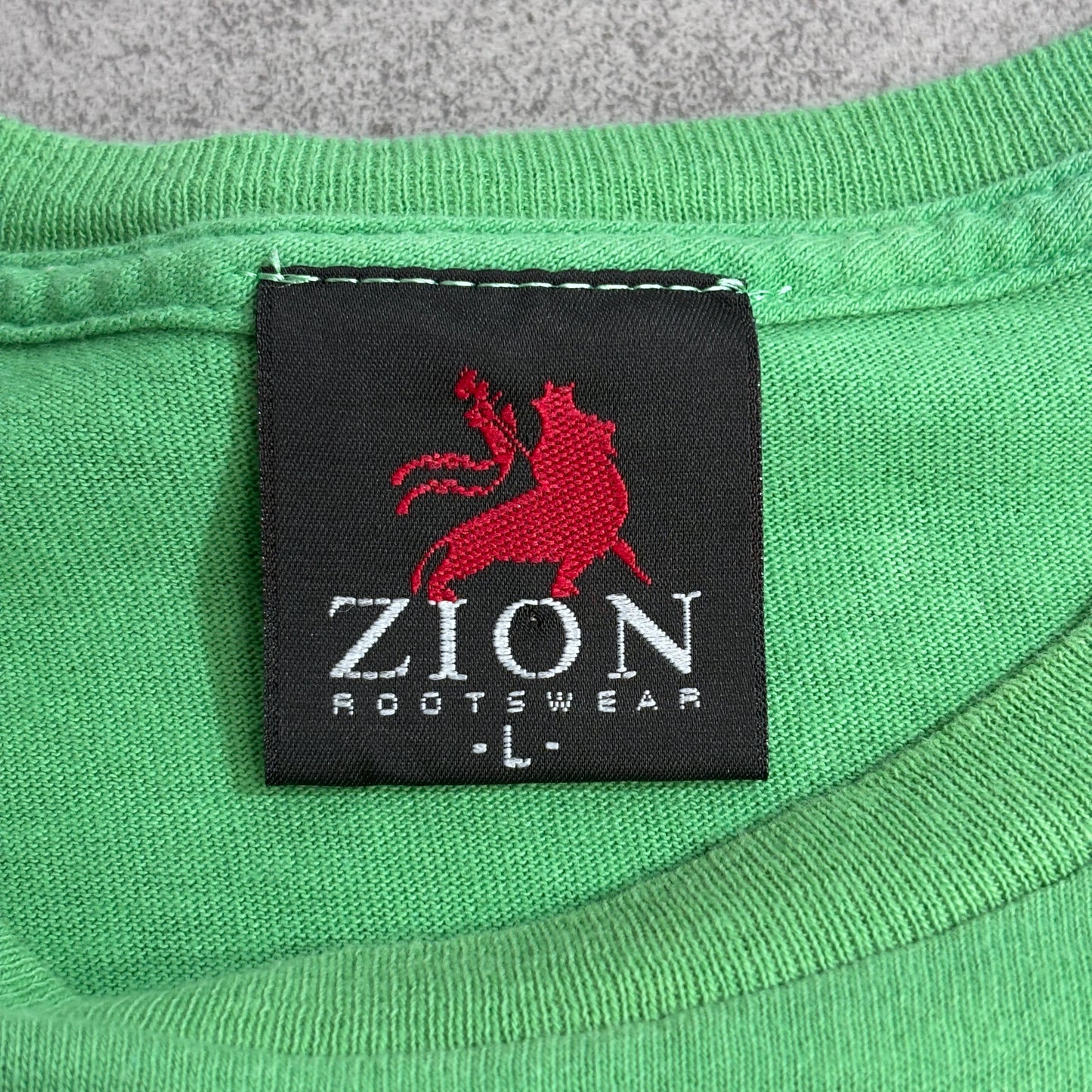 【2010 BOB MARLEY “TRENCHTOWN ROCK” フォトプリント Tシャツ】ZION ROOTSWEAR サイズL/8-76