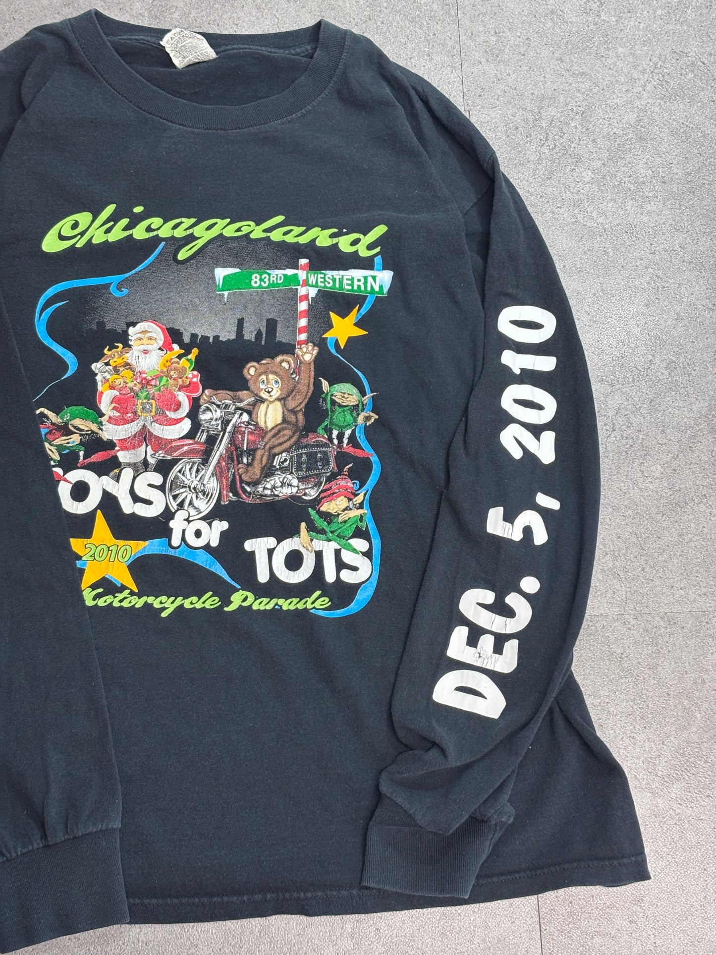 2010年 TOYS for TOTS シカゴランド ロンT ブラック L相当 フェード ボロタグ 企業イベント 長袖Tシャツ/4-14
