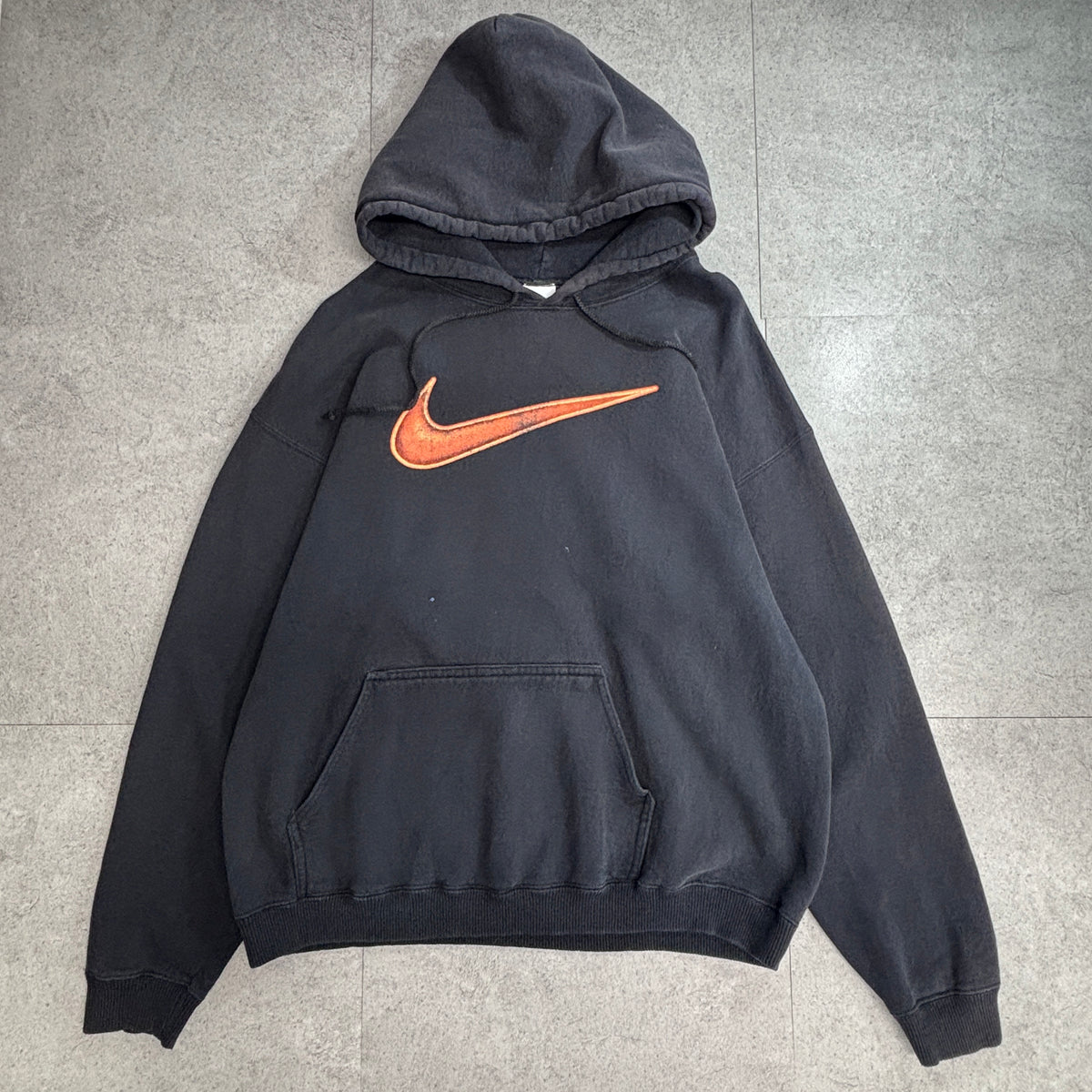 【90s NIKE ビッグスウッシュ パーカー】ナイキ ブラック フェード オレンジスウッシュ XL 銀タグ 古着/9-5