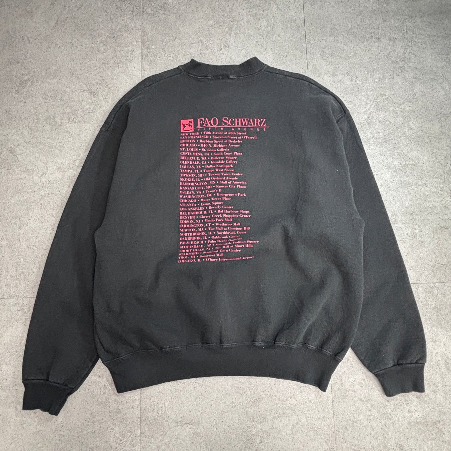 【90s FAO SCHWARZ FIFTH AVENUE スウェット X LARGE】USA製 ヴィンテージ クルーネック トイストア 企業ロゴ ブラック/2-103