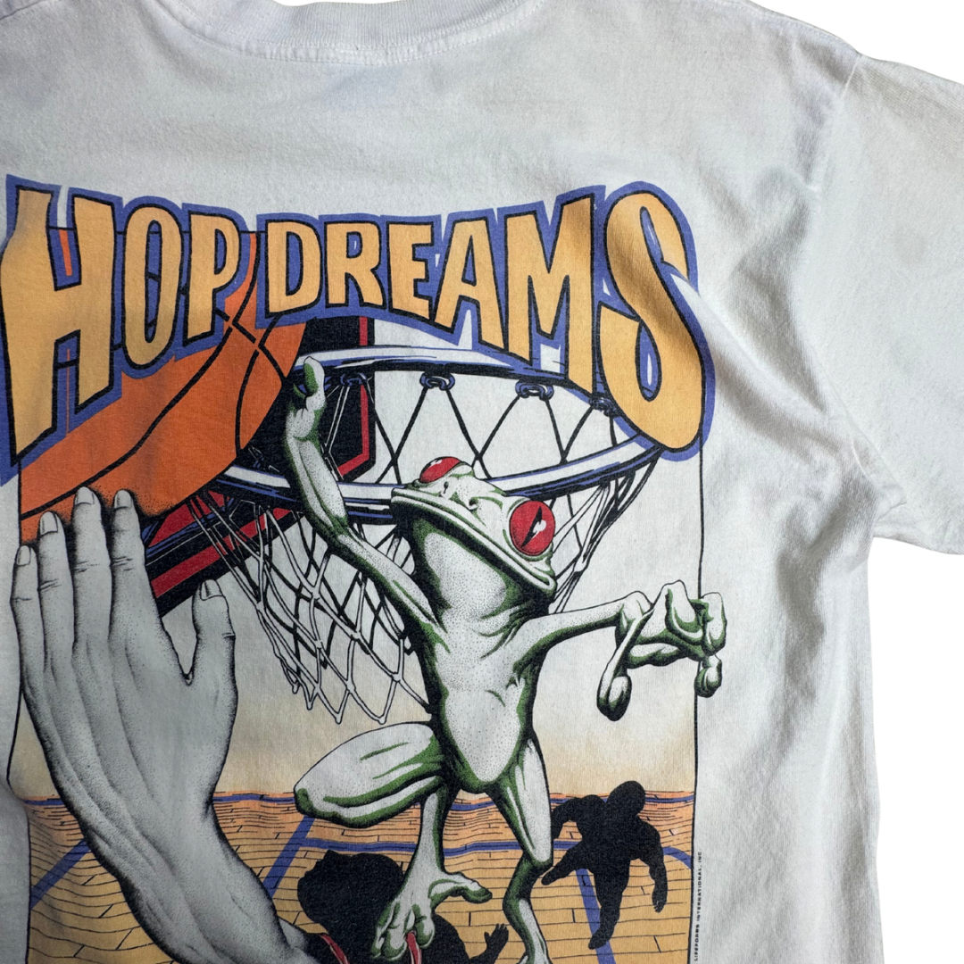 【1996 LIFEforms International “HOP DREAMS” フロッグ バスケットボール プリントTシャツ】90s アートTシャツ ホワイト 古着/8-62