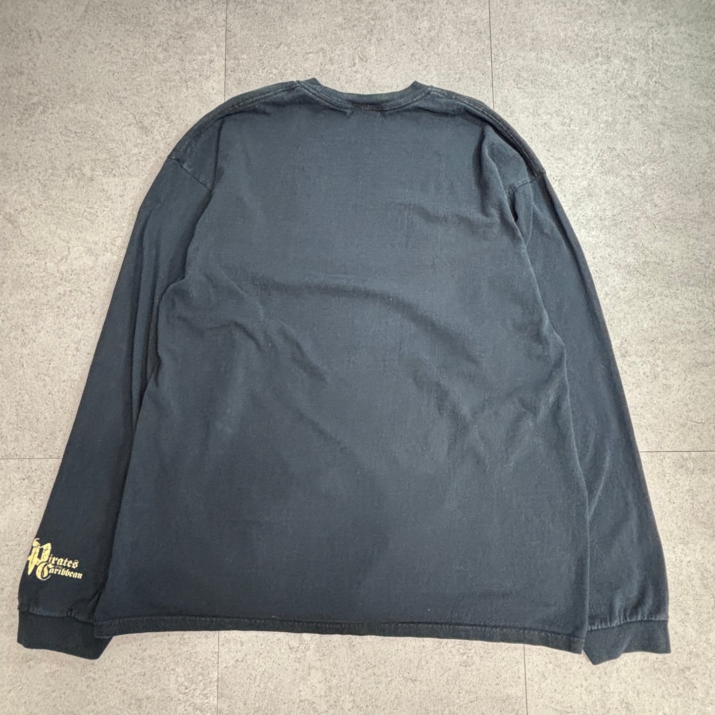 Disney Pirates of the Caribbean “NEVER TRUST A PIRATE” ロングスリーブTシャツ XL ブラック パイレーツオブカリビアン 長袖Tシャツ/4-28