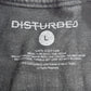 【DISTURBED（ディスターブド）『DIVISIVE』ツアープリント バンドTシャツ】ブラック/7-16