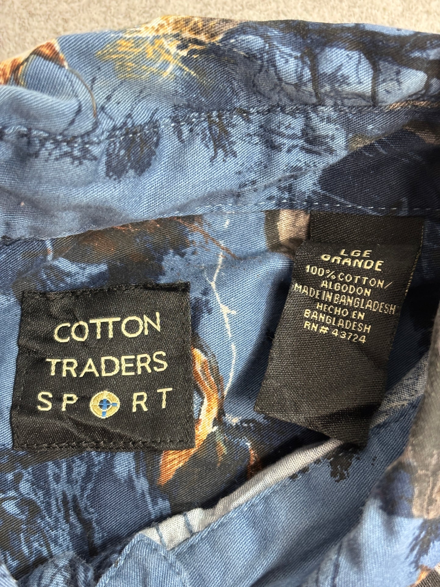 おそらく2000年代〜2010年代 COTTON TRADERS SPORT 総柄ブラックラブ 半袖シャツ ブルー系 コットンシャツ 犬柄 アニマル柄 アウトドア柄/4-15