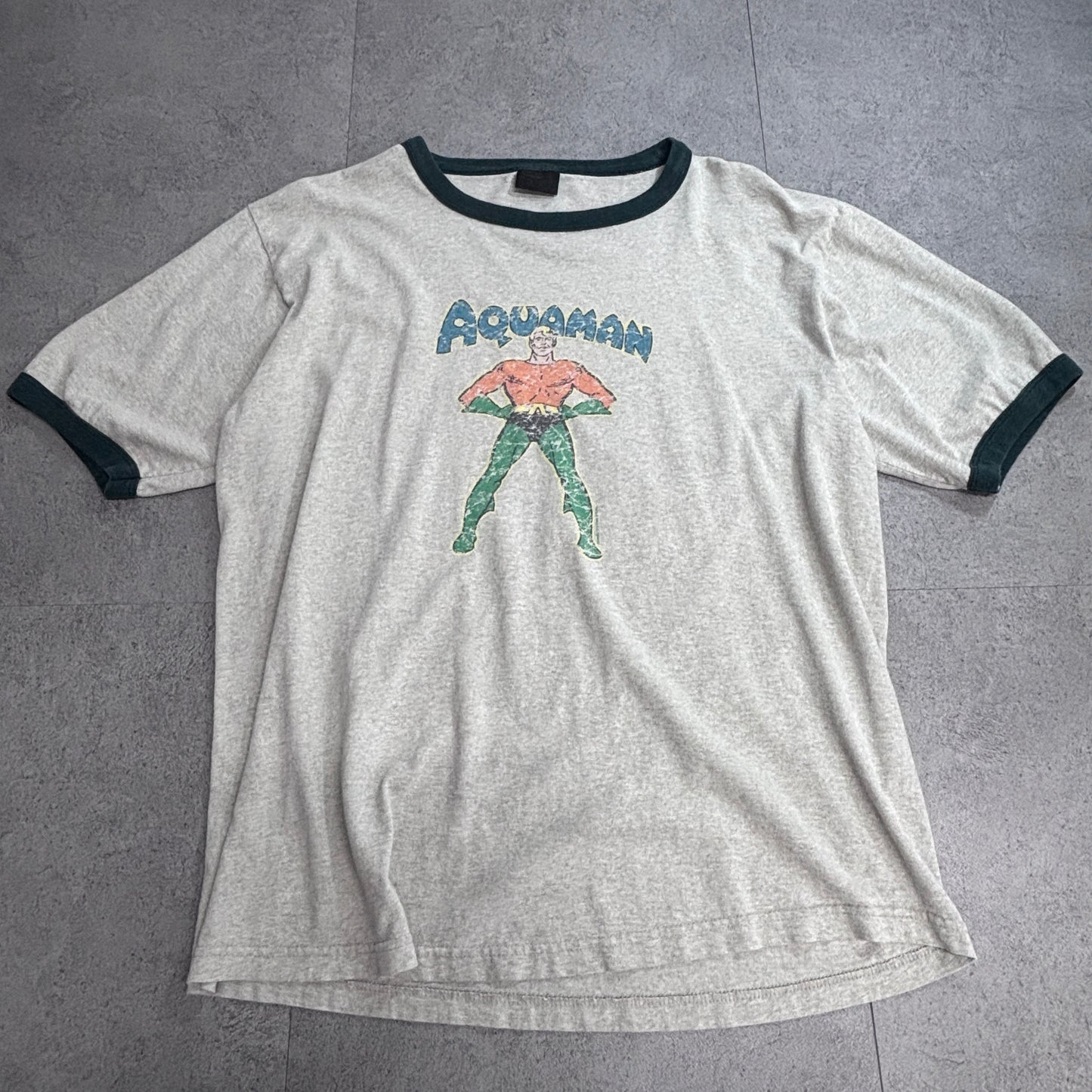 AQUAMAN（アクアマン） リンガーTシャツ DCコミックス グレー × グリーン フェードデザイン/7-41