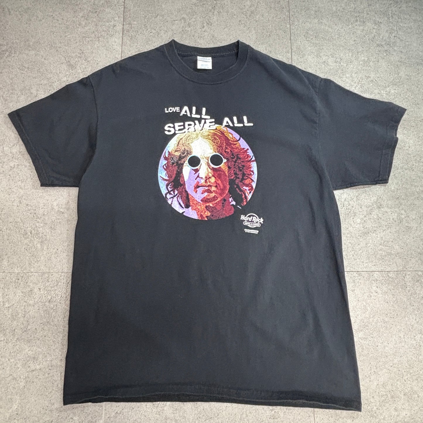 【Hard Rock Hotel & Casino Sacramento Tシャツ】LOVE ALL SERVE ALL 人物 Port & Company XL ブラック 古着/8-39