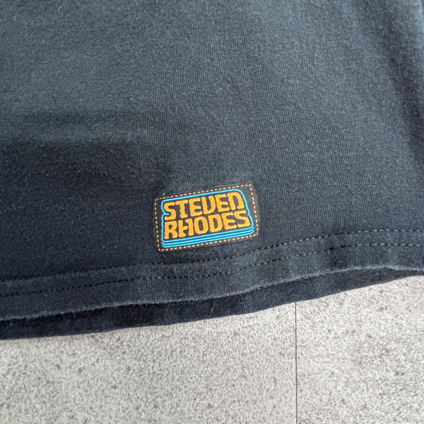 【STEVEN RHODES “Fun at the Farm” ロングスリーブTシャツ ブラック】スティーブンローズ 長袖 プリントT 古着/4-52