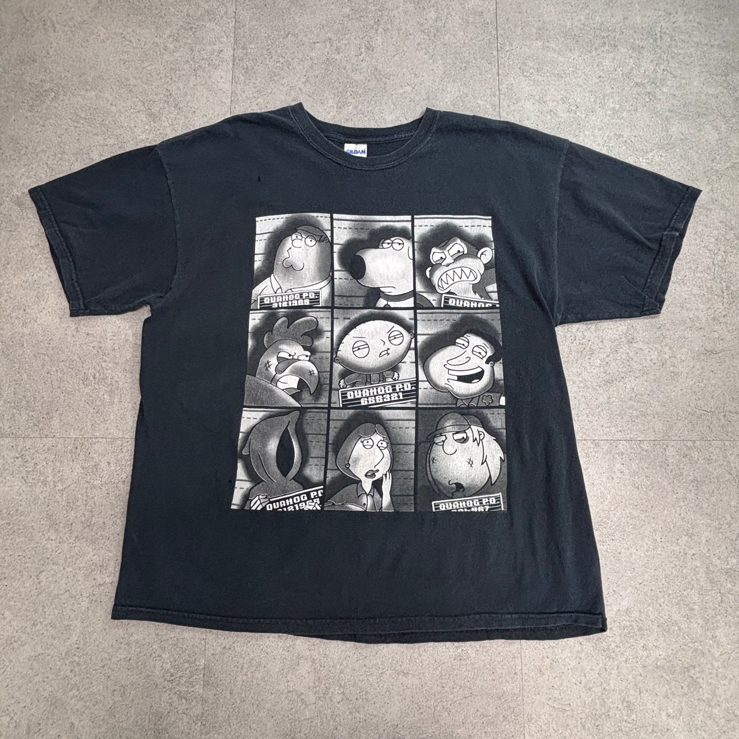 【Family Guy マグショット風 プリントTシャツ】ファミリー・ガイ キャラクターTシャツ GILDAN Heavy Cotton XL 古着/8-2