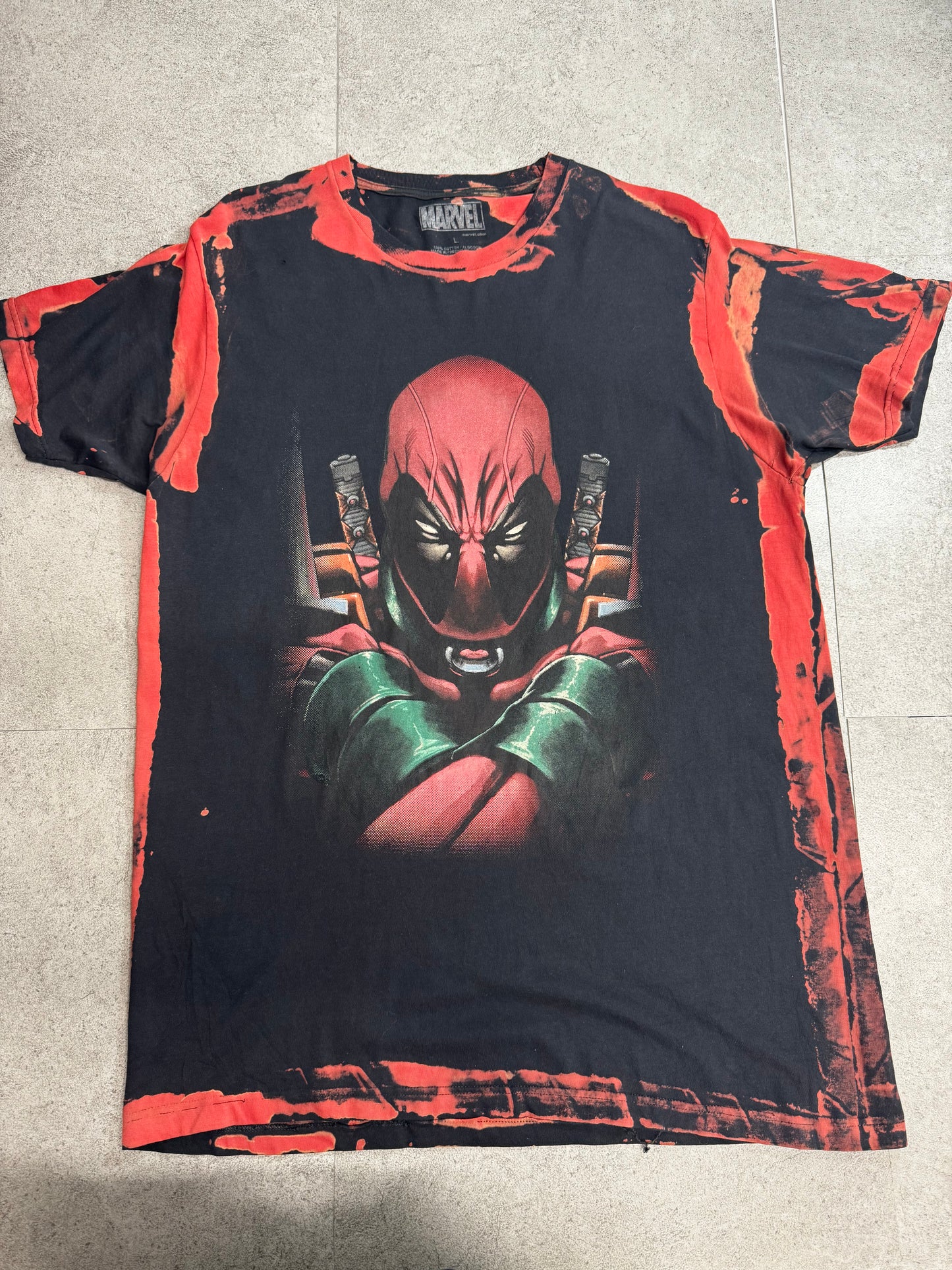 【MARVEL Deadpool プリントTシャツ】デッドプール 黒赤 総柄デザイン MARVEL公式 L /8-60