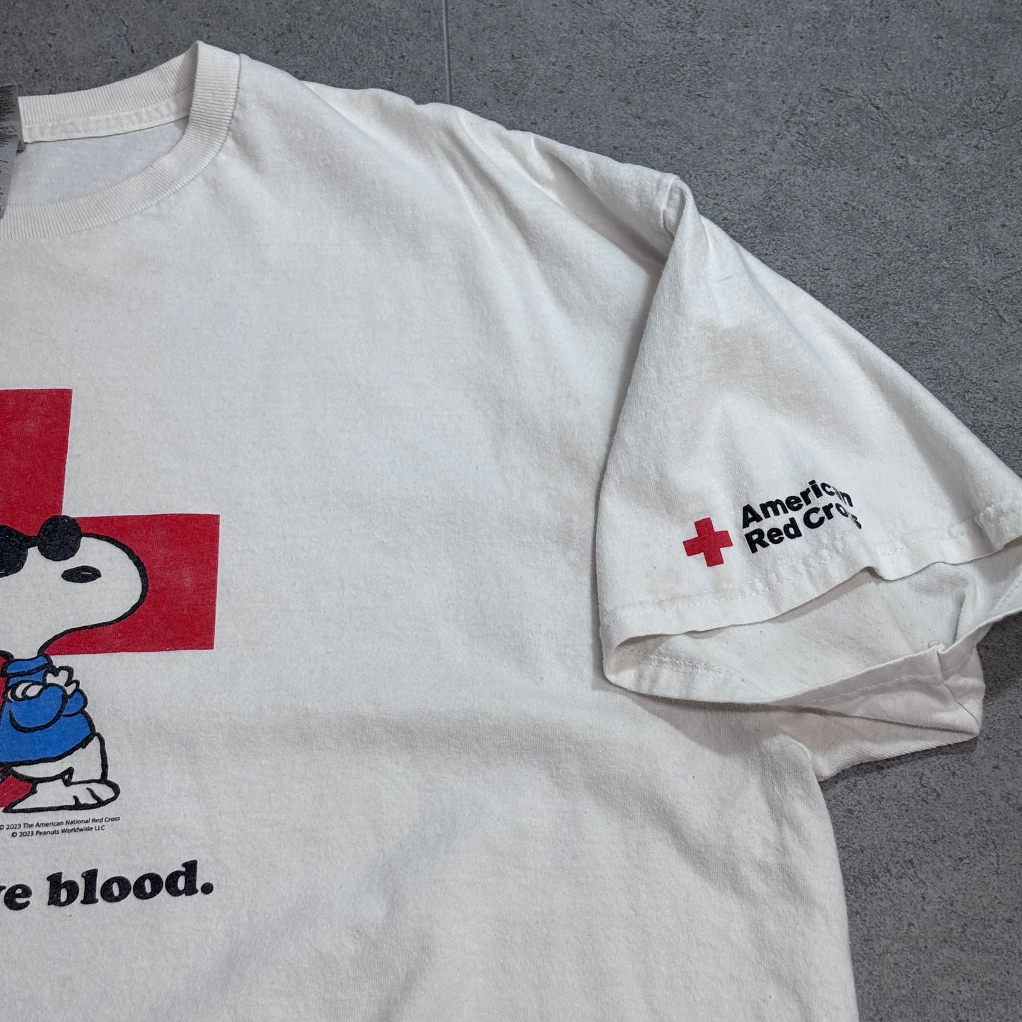【2023 PEANUTS SNOOPY × American Red Cross Tシャツ】Be cool. Give blood. GILDAN Ultra Cotton ホワイト 2XL 古着/8-71