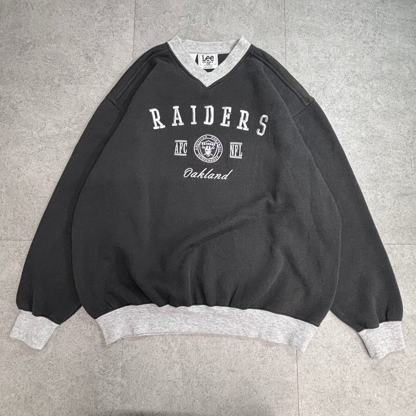 【90s Lee SPORT Oakland Raiders Vネックスウェット】NFL レイダース 刺繍 ブラック XL相当 古着/8-71