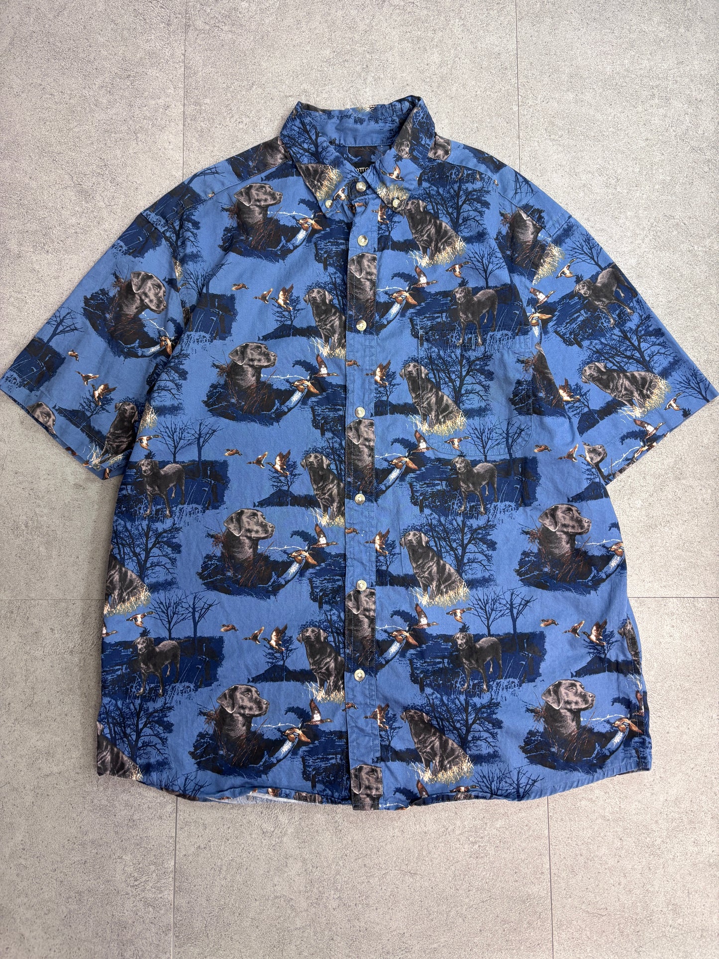 おそらく2000年代〜2010年代 COTTON TRADERS SPORT 総柄ブラックラブ 半袖シャツ ブルー系 コットンシャツ 犬柄 アニマル柄 アウトドア柄/4-15
