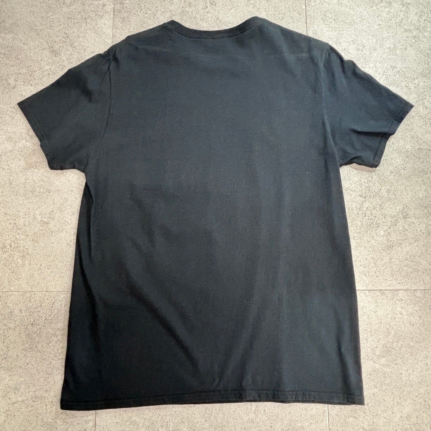 【PREDATOR（プレデター）“Hunting for Beginners” プリントTシャツ】ブラック/7-19