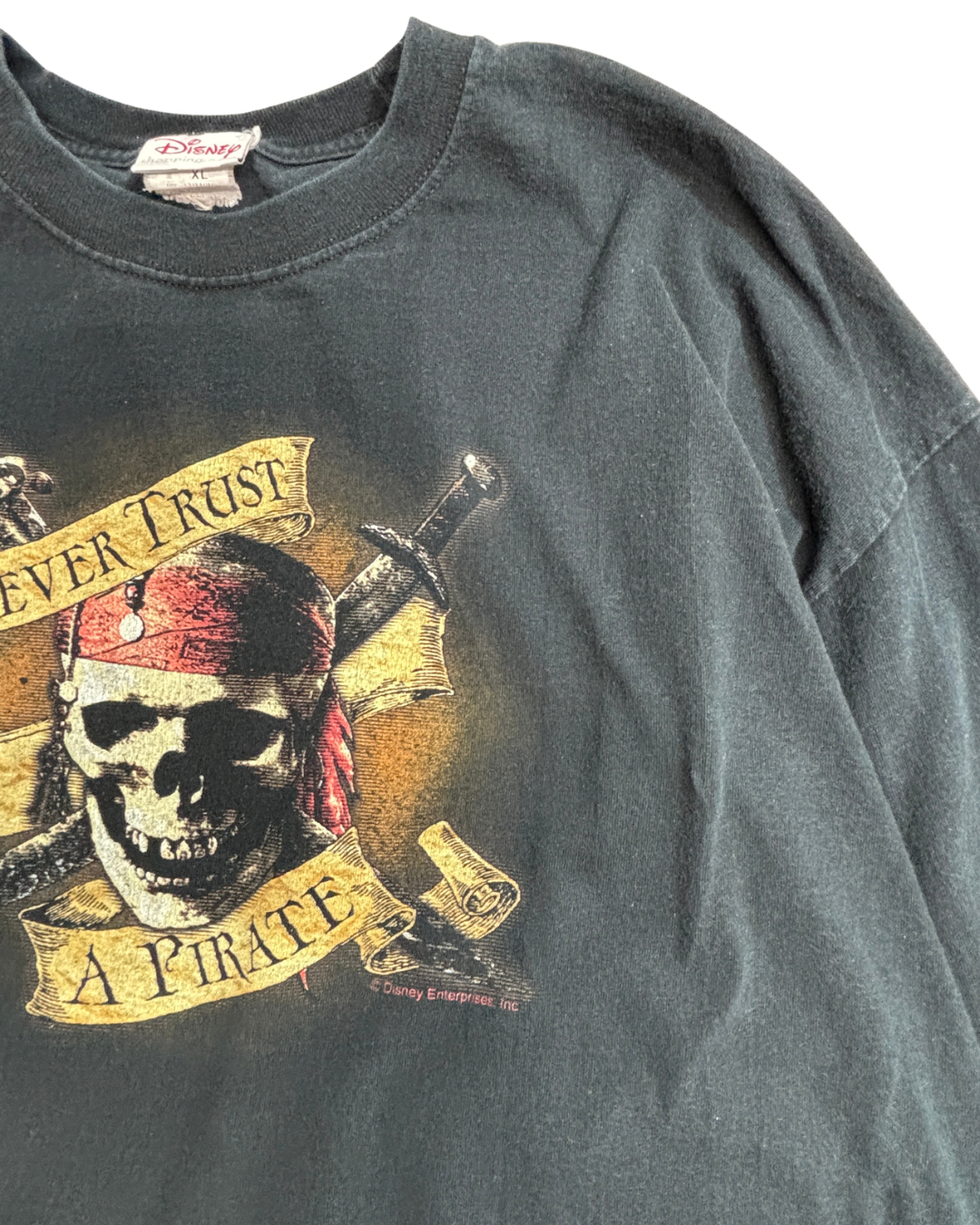 Disney Pirates of the Caribbean “NEVER TRUST A PIRATE” ロングスリーブTシャツ XL ブラック パイレーツオブカリビアン 長袖Tシャツ/4-28