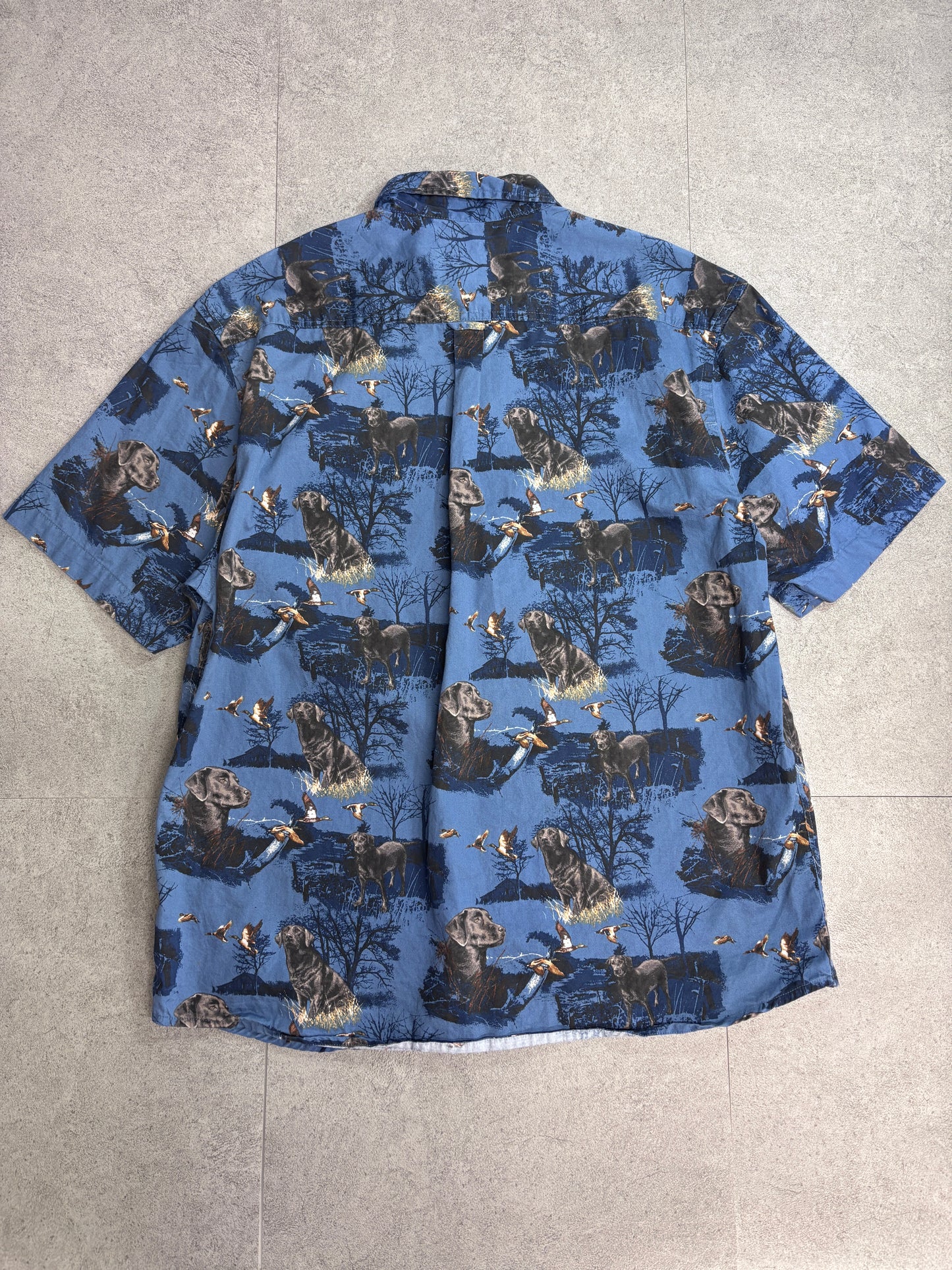 おそらく2000年代〜2010年代 COTTON TRADERS SPORT 総柄ブラックラブ 半袖シャツ ブルー系 コットンシャツ 犬柄 アニマル柄 アウトドア柄/4-15