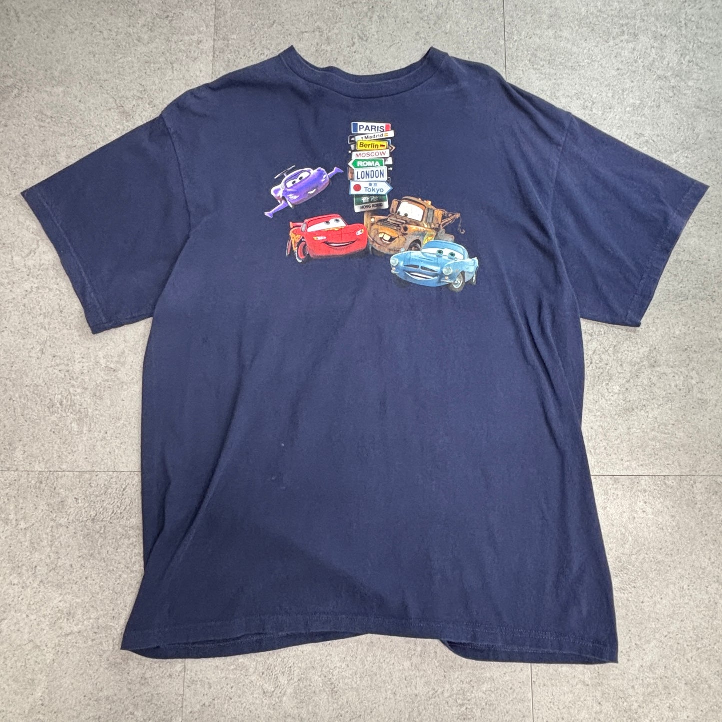 【Disney PIXAR Cars 2（ディズニー・ピクサー カーズ2）プリントTシャツ】ワールドグランプリ キャラクタープリントTシャツ ネイビー/7-32