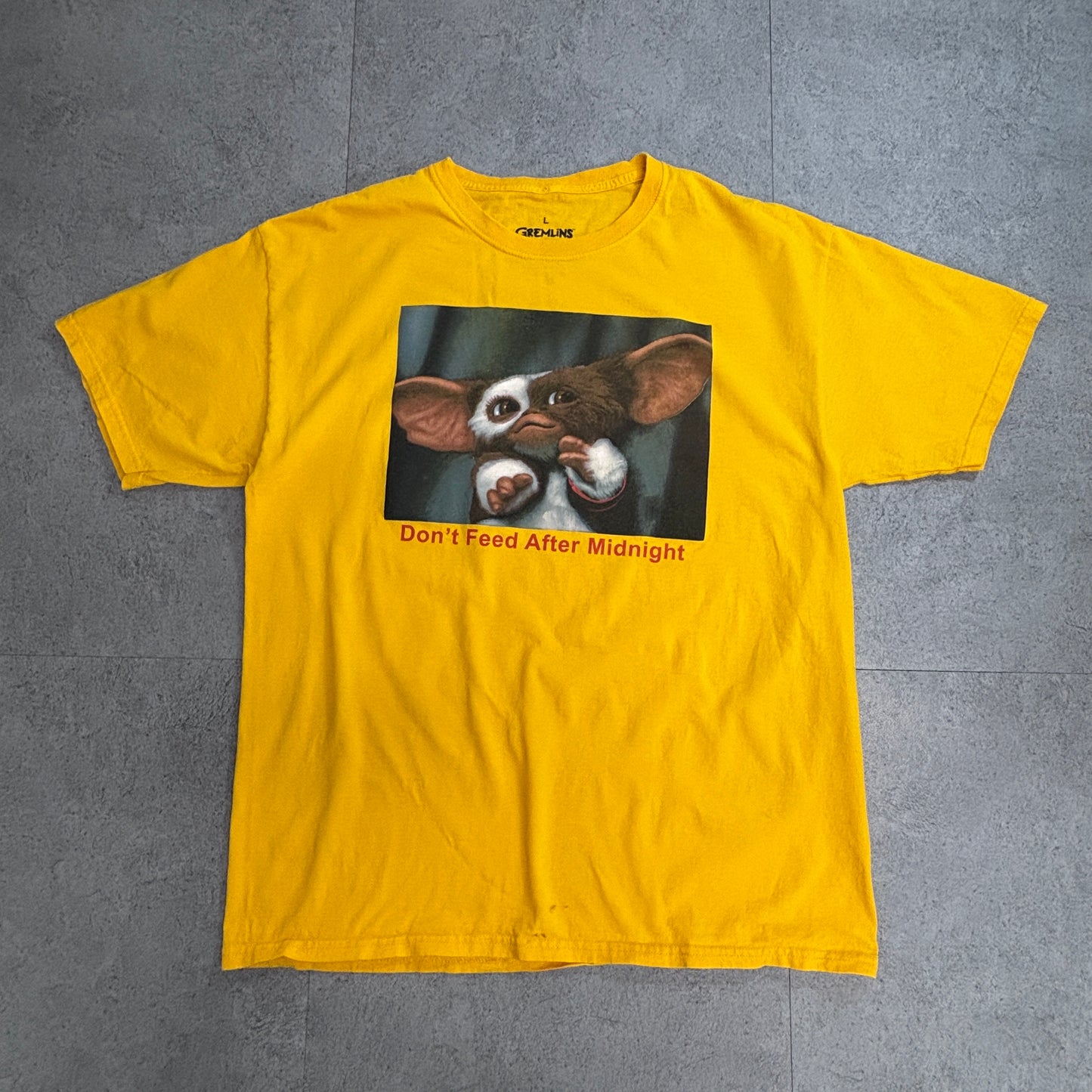 【Gremlins Gizmo プリントTシャツ】ギズモ Don’t Feed After Midnight イエロー 映画T キャラクターT 古着/8-5