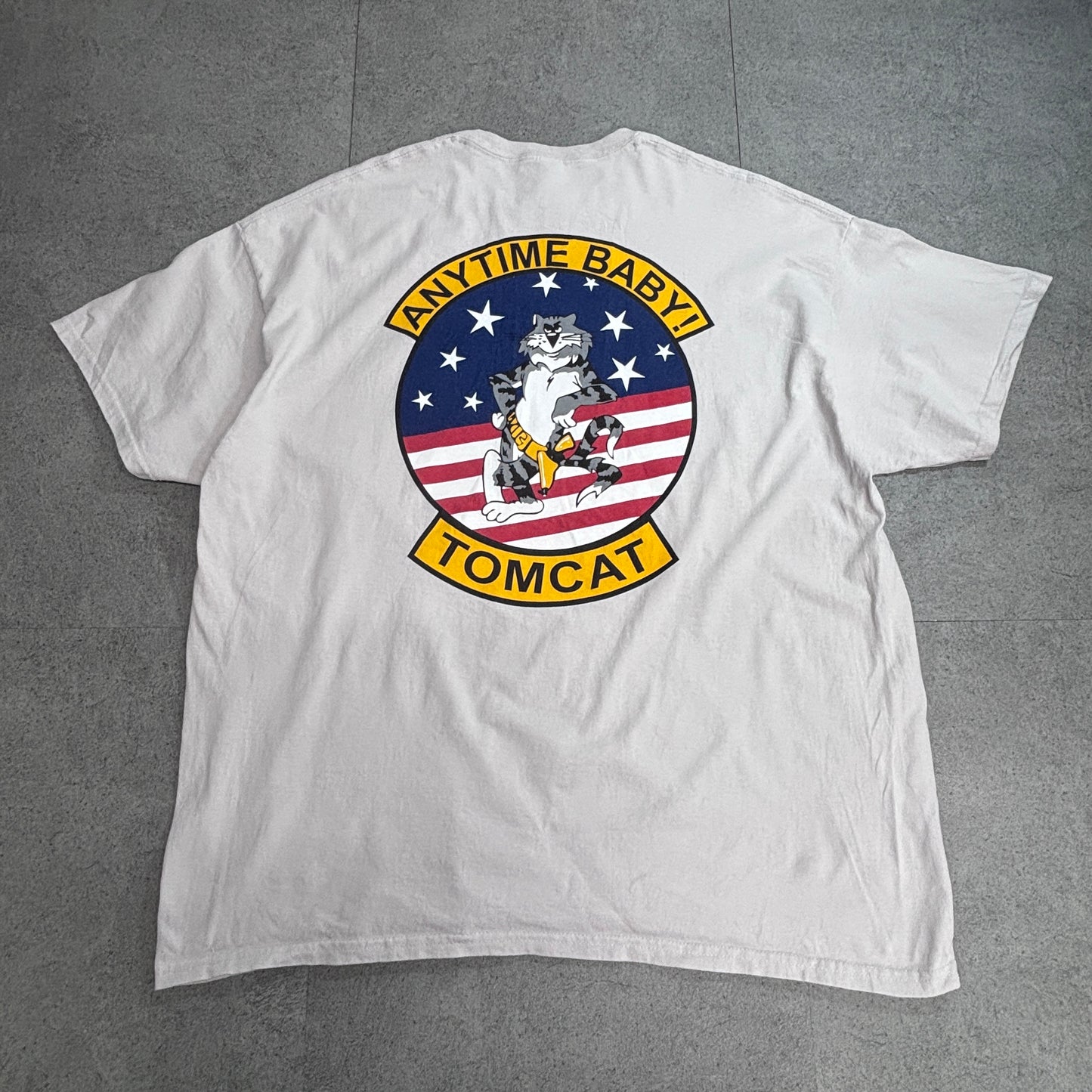 【TOMCAT ANYTIME BABY! プリントTシャツ】ミリタリー系 キャットデザイン GILDANボディ 2XL ニカラグア製 古着/8-58