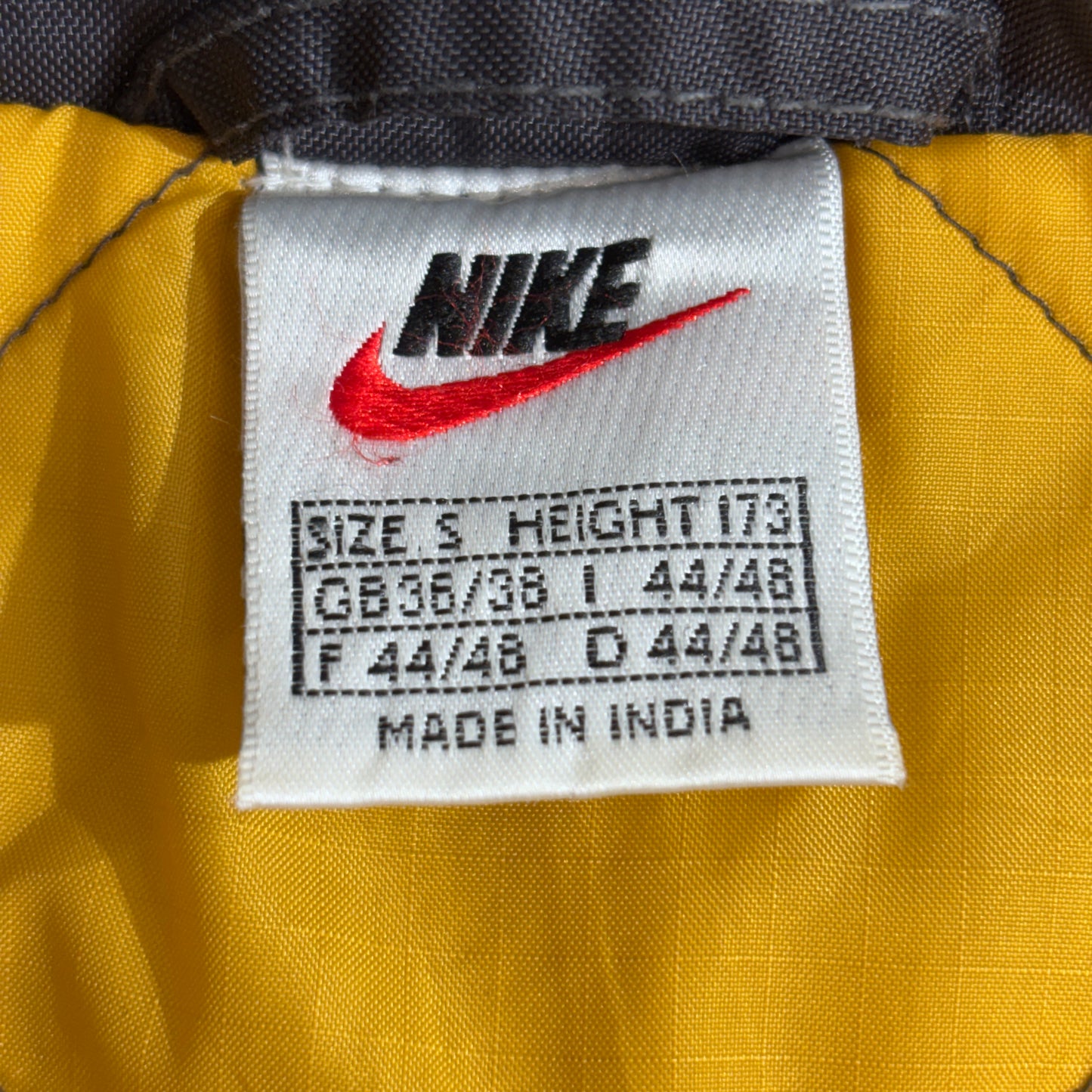 NIKE 90s ナイロンジャケット ブラック×イエロー リバーシブル仕様 スウォッシュ刺繍 インド製 Sサイズ1-9