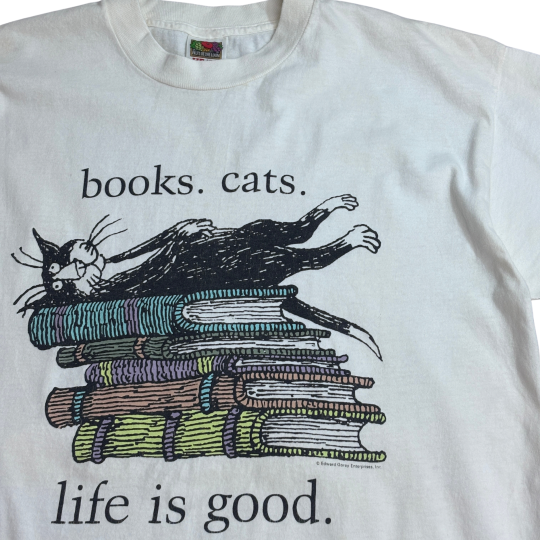 【Edward Gorey books cats life is good プリントTシャツ】エドワード・ゴーリー 猫 本 Fruit of the Loom HEAVY cotton 古着/8-50