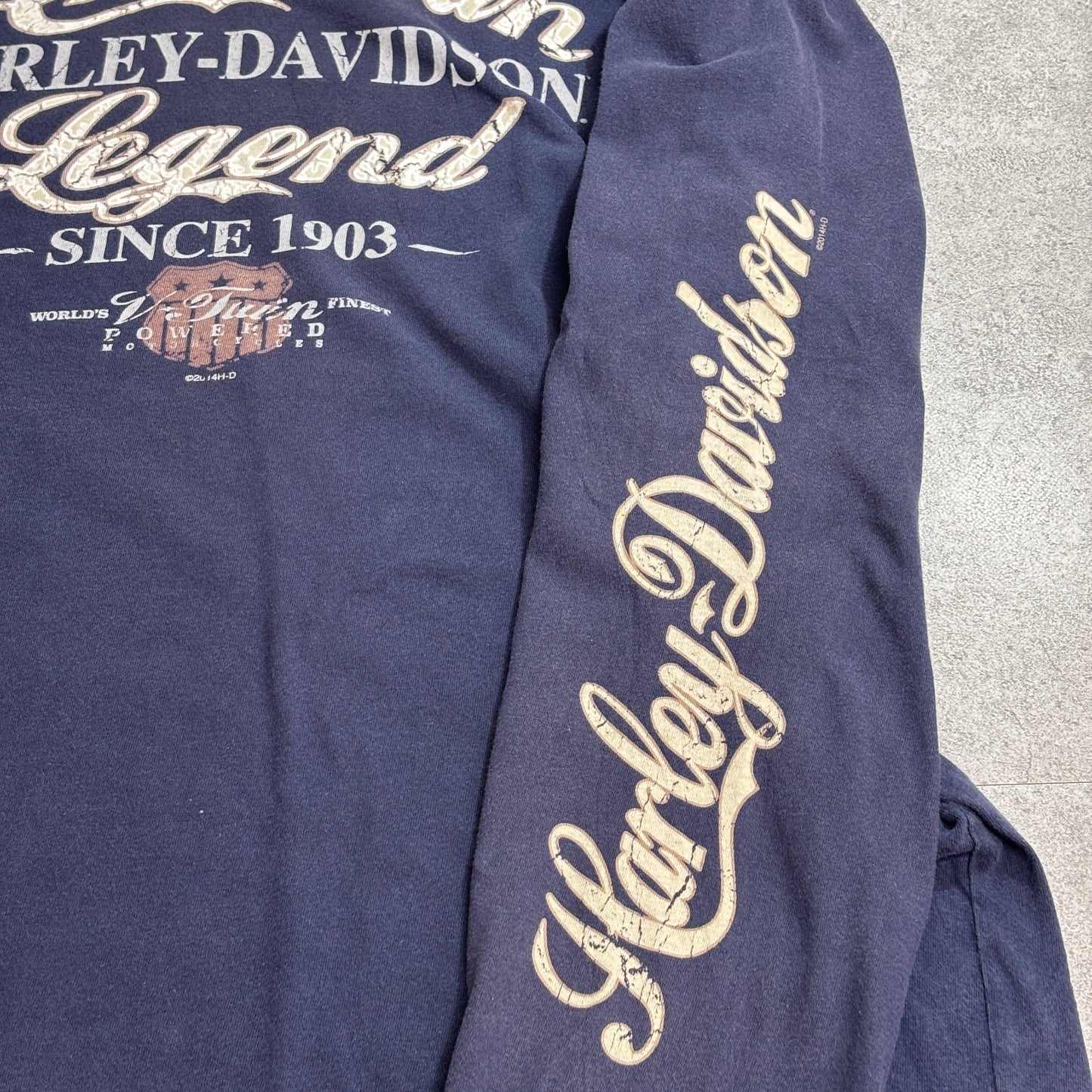 【HARLEY-DAVIDSON “American Legend” ロングスリーブTシャツ】FORT WORTH TEXAS ネイビー 両面・袖プリント 2014/8-46