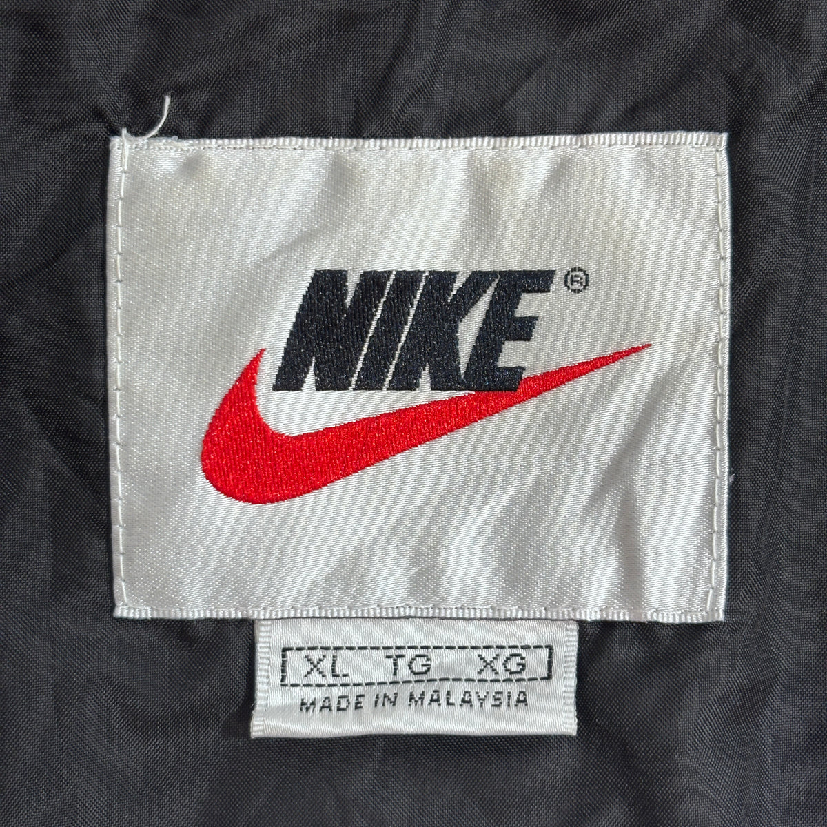 【90s NIKE ナイキ ナイロンジャケット】ビッグスウッシュ 刺繍ロゴ XL ブラック×ネイビー×ホワイト×レッド マレーシア製 古着/9-1