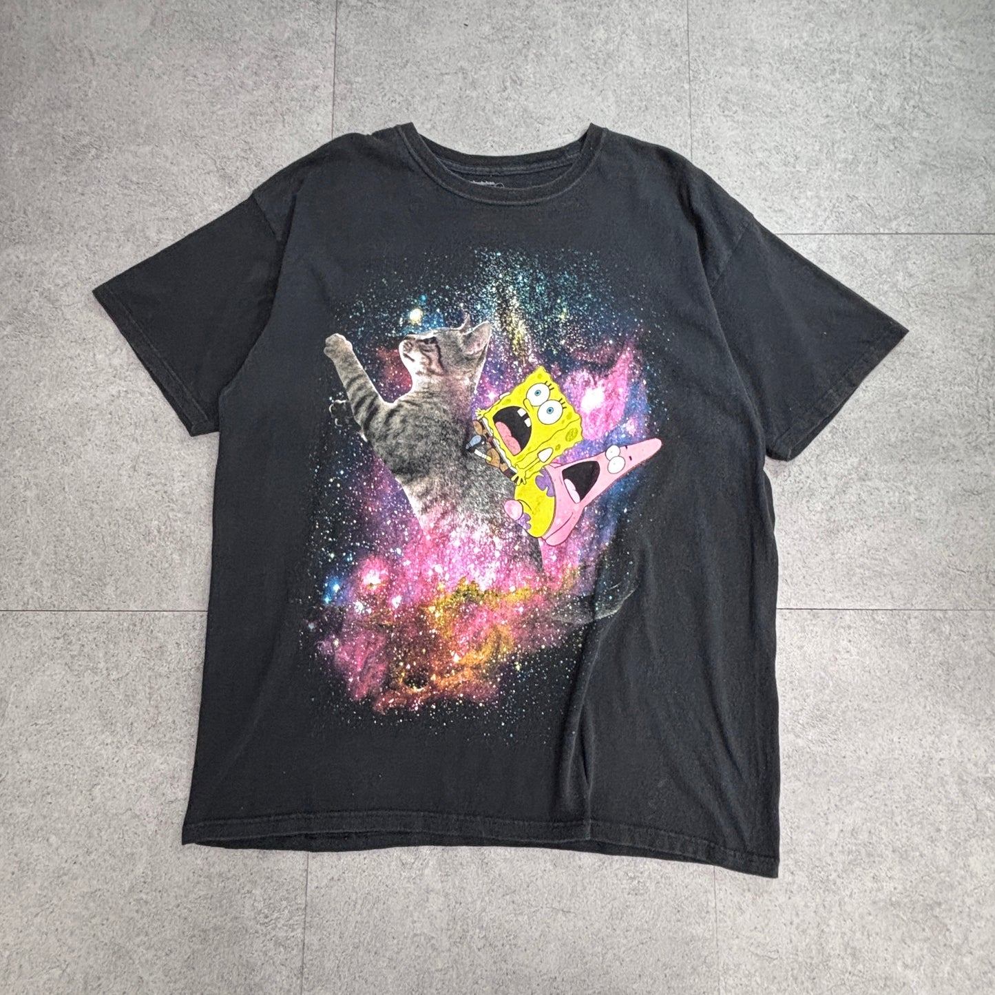 【SpongeBob SquarePants プリントTシャツ】スポンジボブ パトリック 猫 宇宙柄 Nickelodeon ブラック 古着/6-5