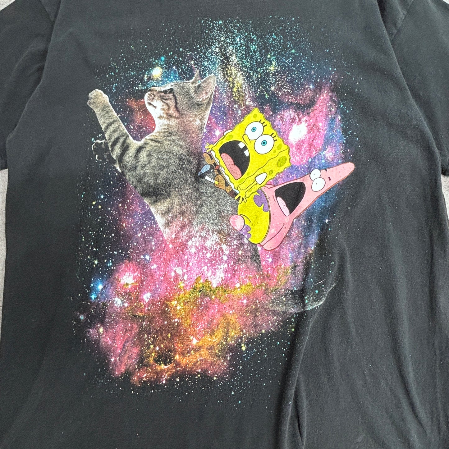 【SpongeBob SquarePants プリントTシャツ】スポンジボブ パトリック 猫 宇宙柄 Nickelodeon ブラック 古着/6-5