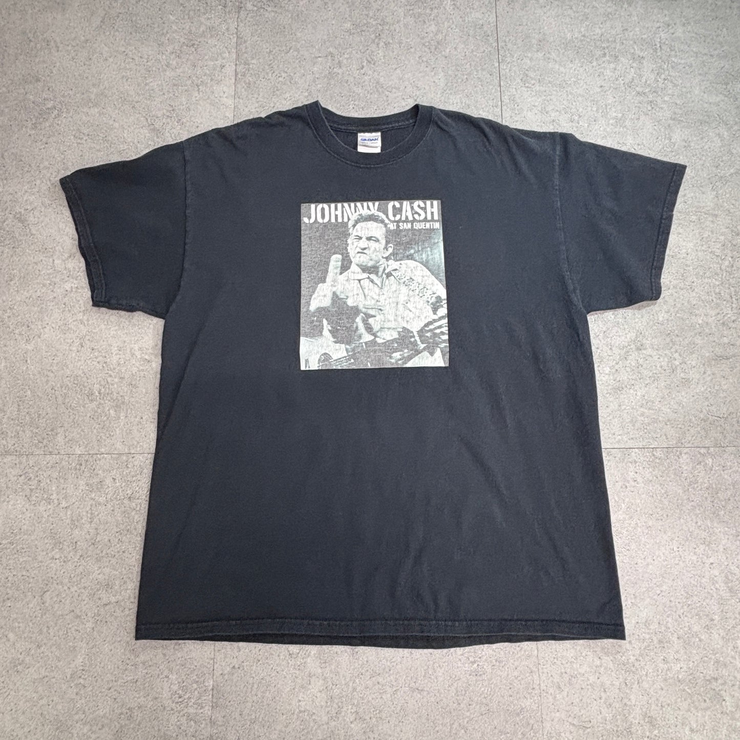 【Johnny Cash “At San Quentin” フォトプリントTシャツ】GILDAN ブラック XLサイズ ジョニー・キャッシュ バンドT 古着/7-102